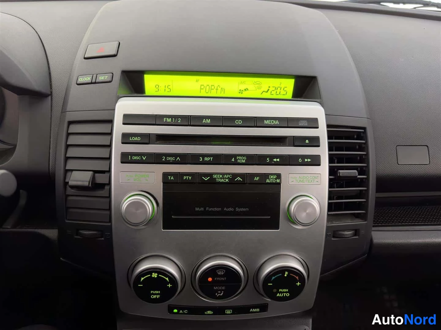 Punainen Mazda Mazda5 2008, yksityiskohta, kuva 20