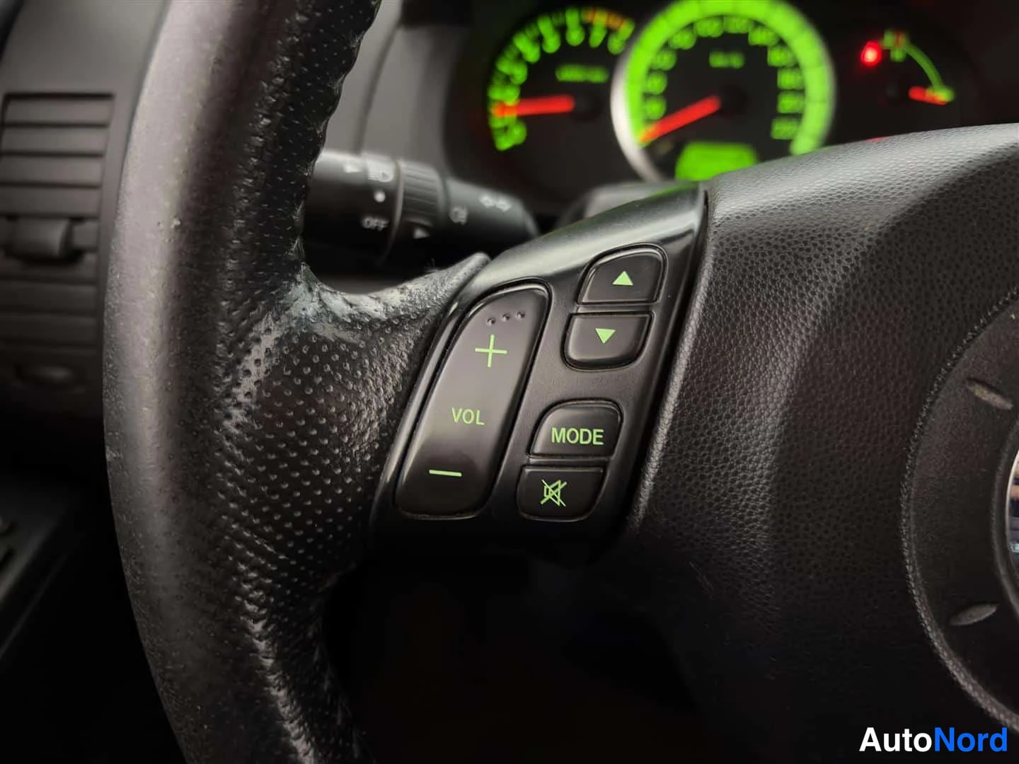 Punainen Mazda Mazda5 2008, yksityiskohta, kuva 22