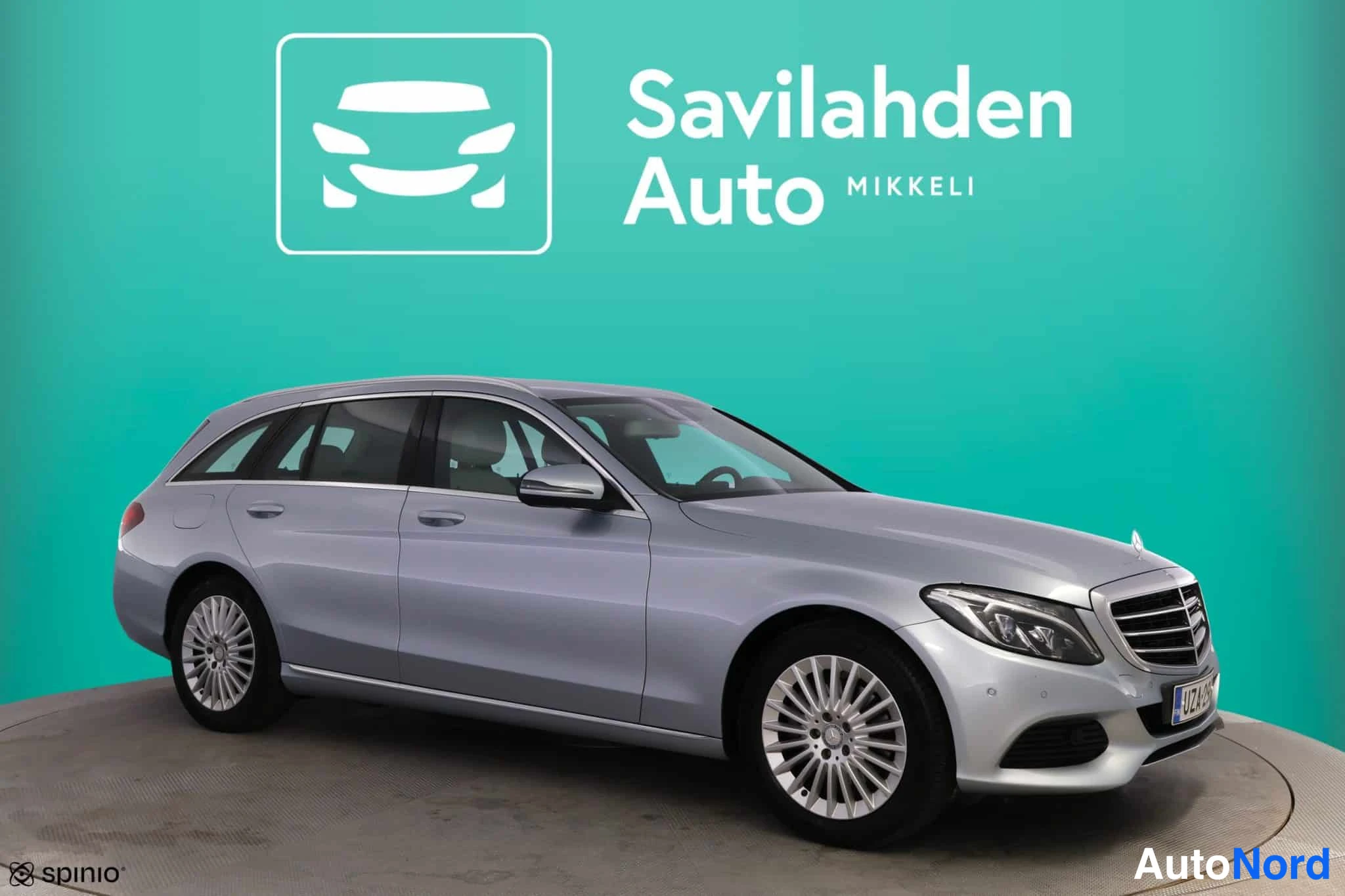 Harmaa Mercedes-Benz C 2015, etuviisto, keula oikealle, kuva 3