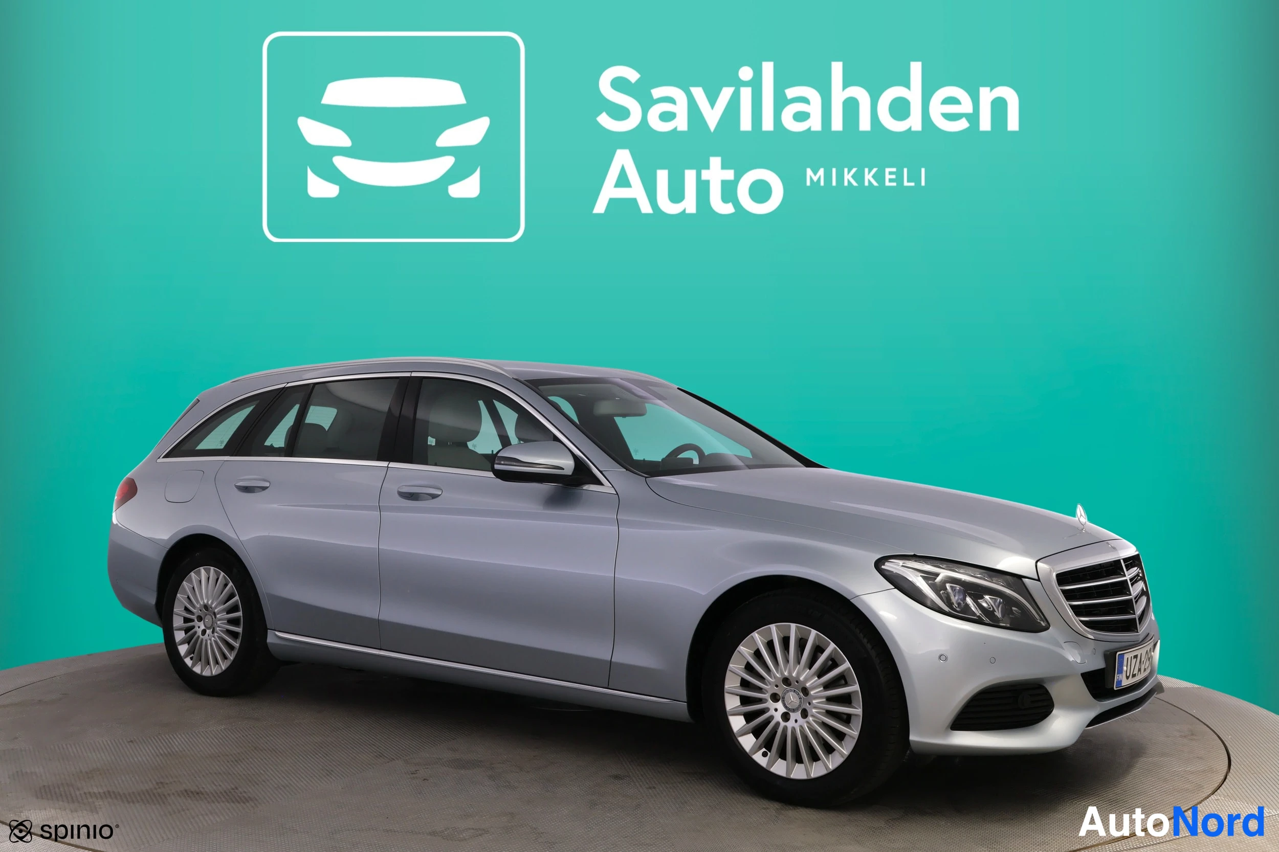 Harmaa Mercedes-Benz C 2015, etuviisto, keula oikealle, kuva 4