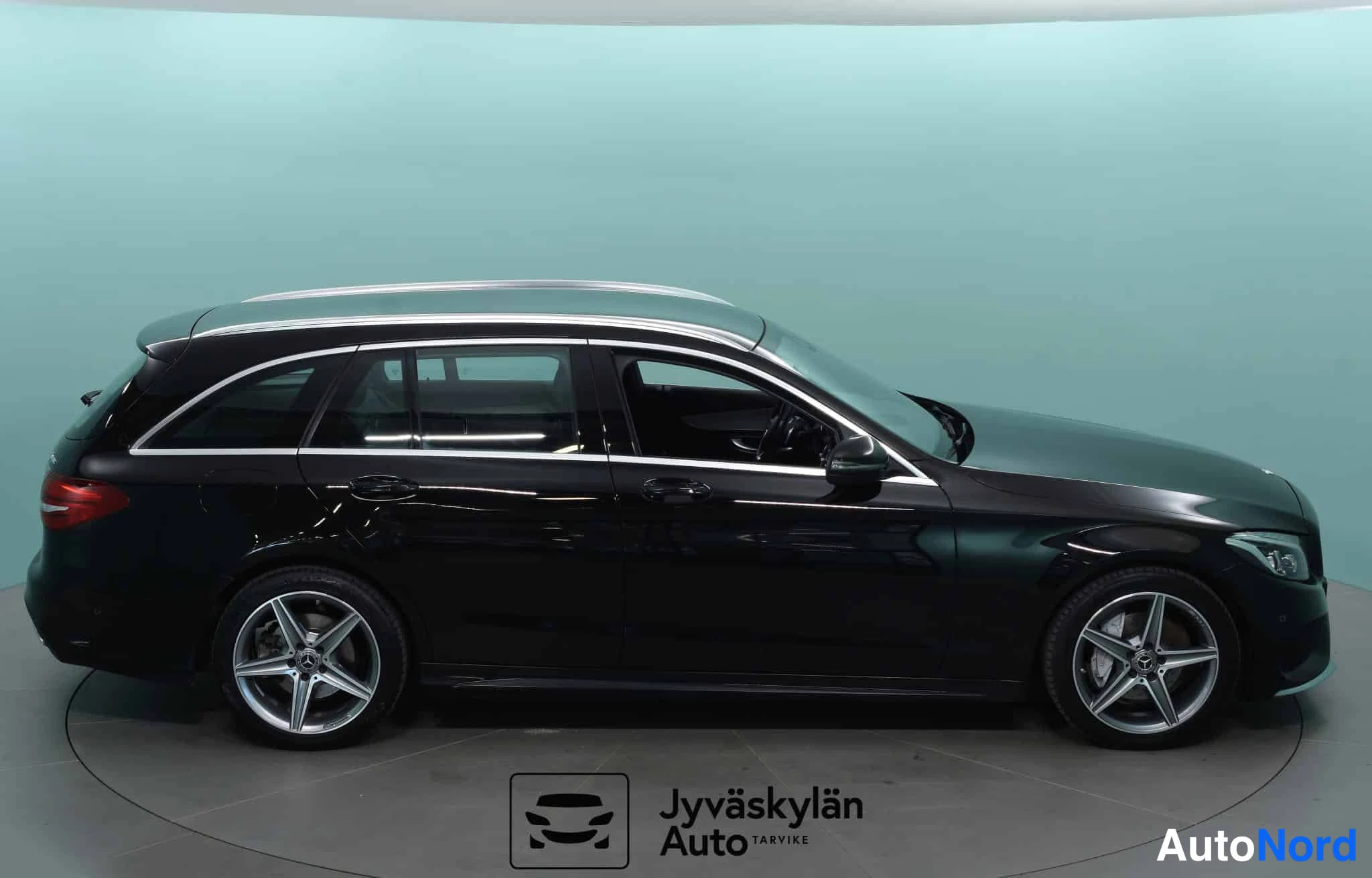 Musta Mercedes-Benz C 2017, takaviisto, kuva 15