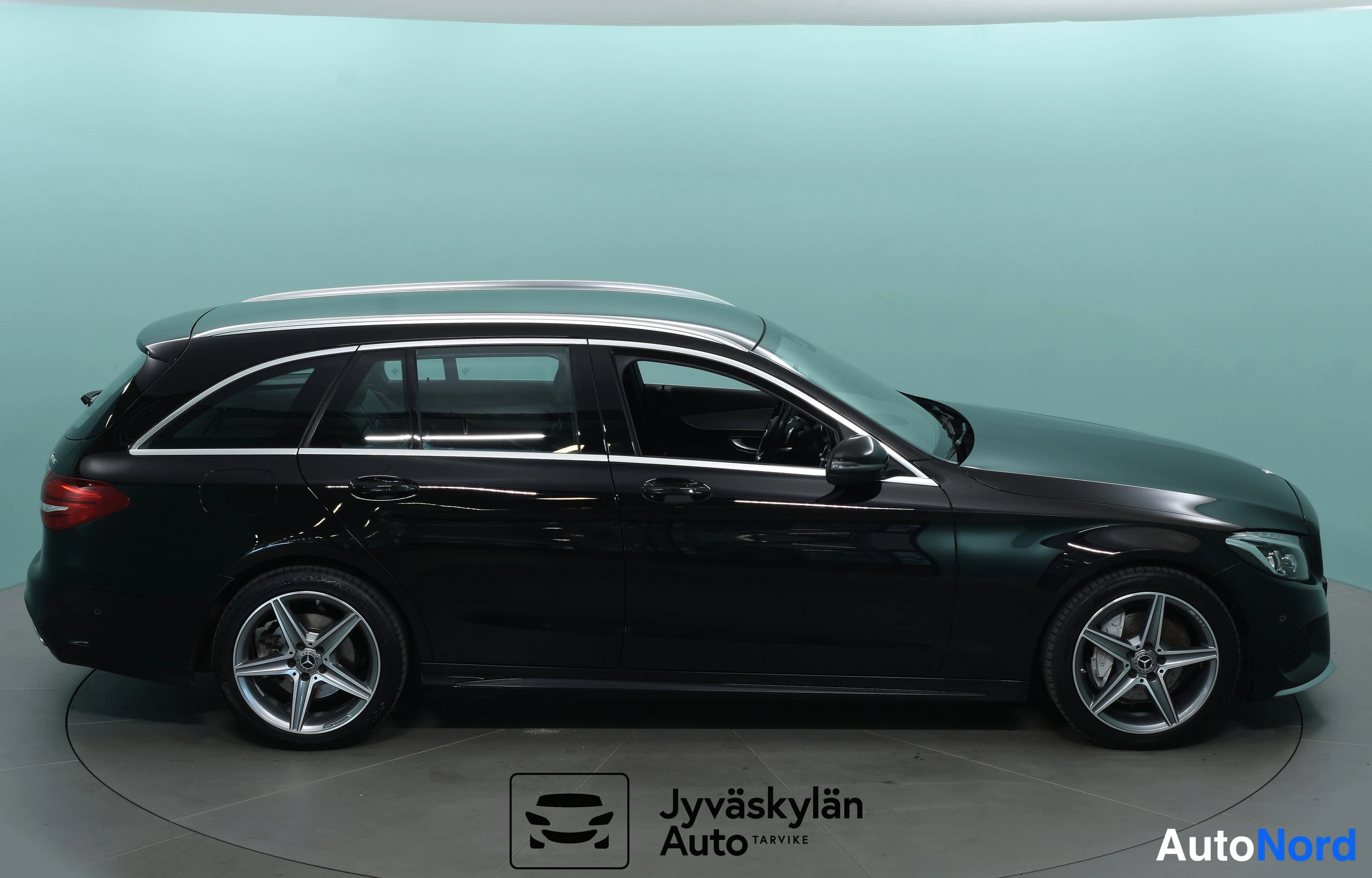 Musta Mercedes-Benz C 2017, takaviisto, kuva 16