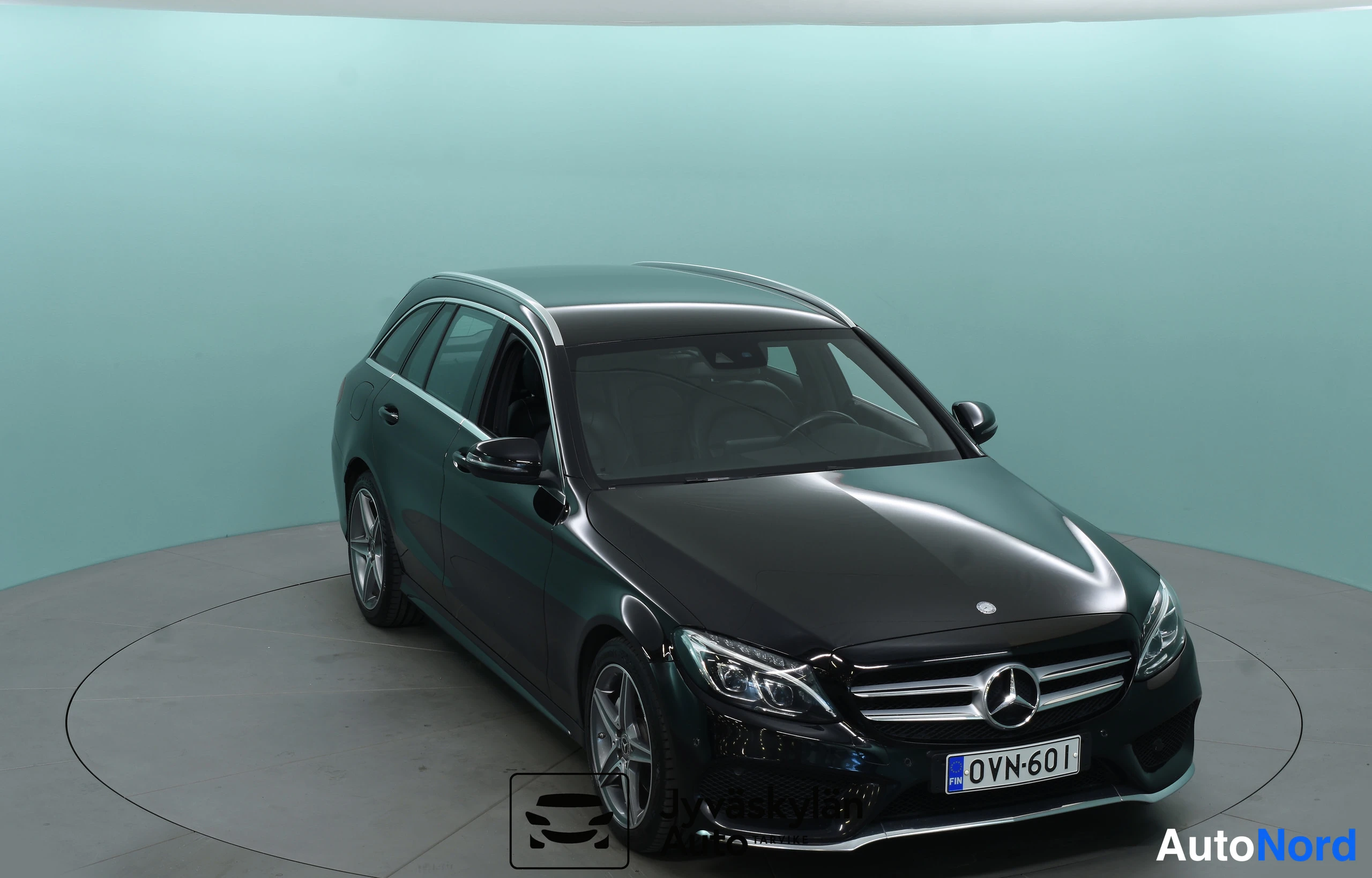 Musta Mercedes-Benz C 2017, etuviisto, keula oikealle, kuva 8