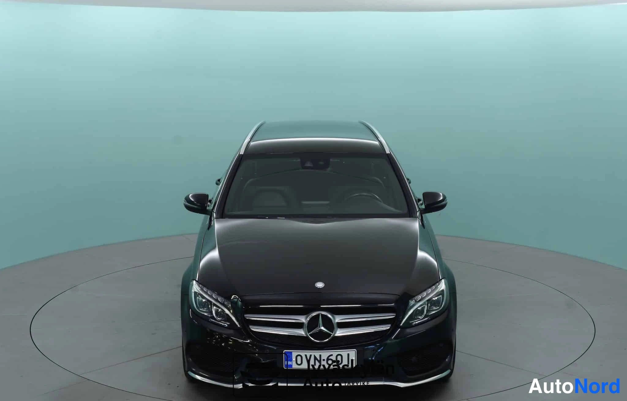 Musta Mercedes-Benz C 2017, edestä, kuva 9
