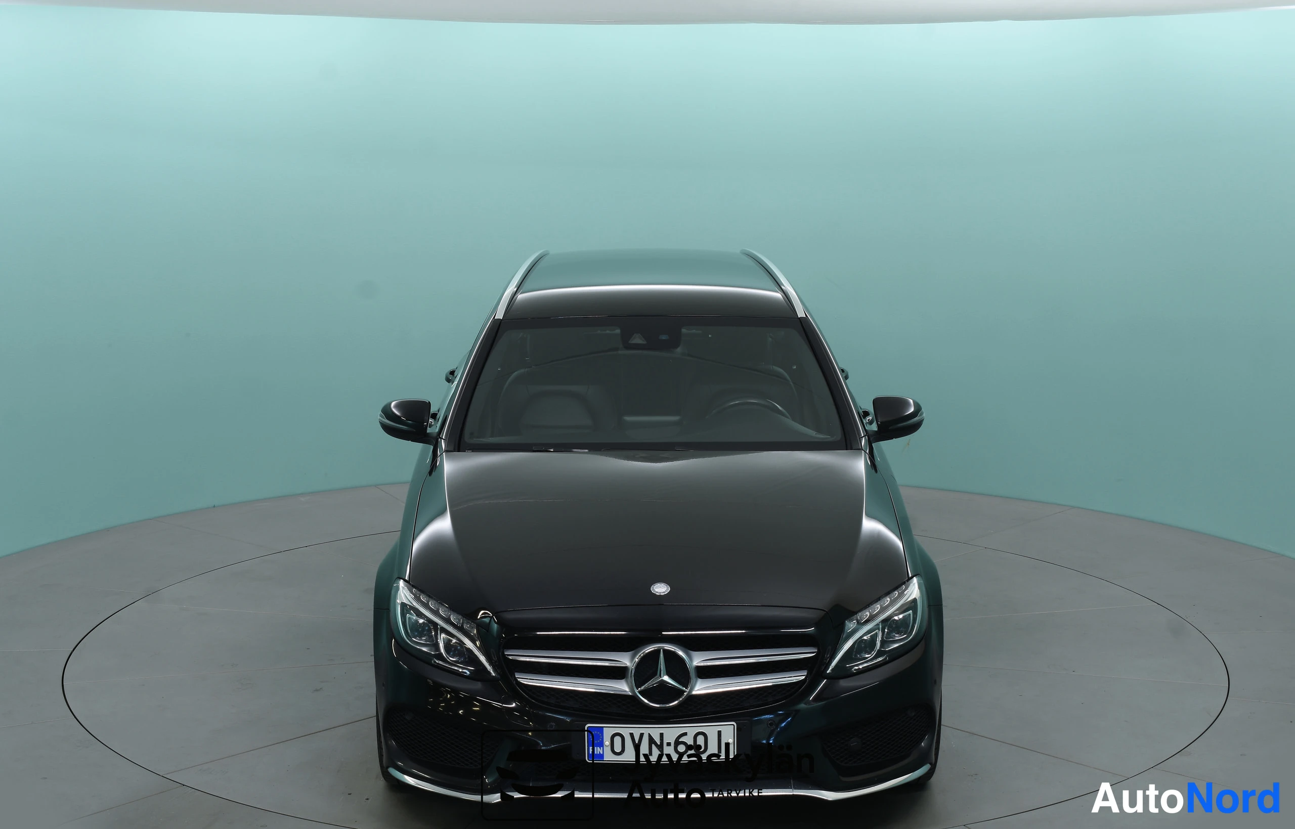 Musta Mercedes-Benz C 2017, edestä, kuva 10