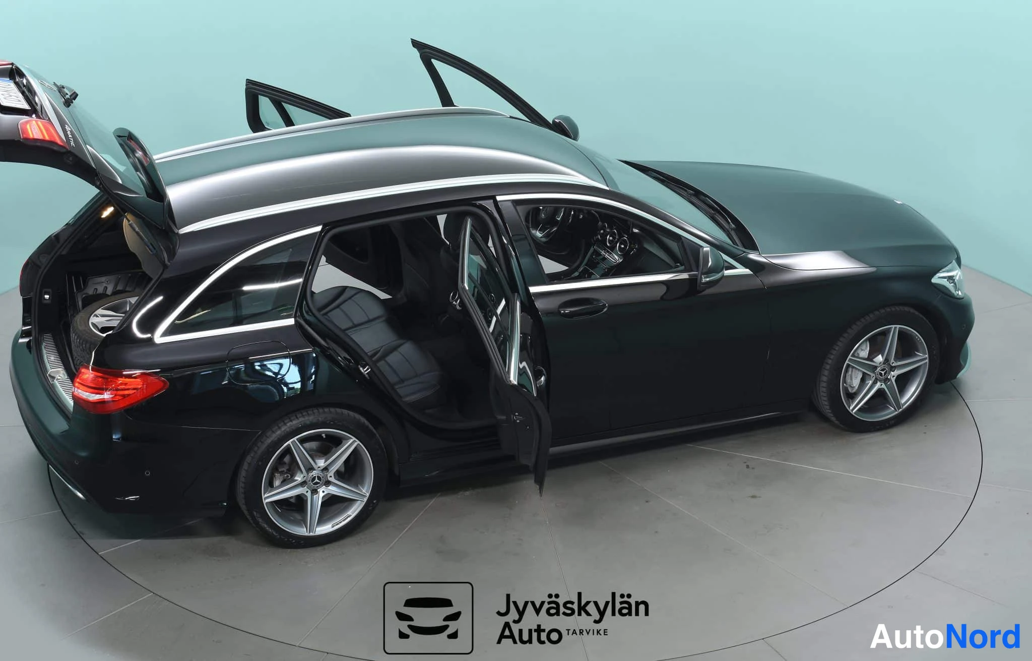 Musta Mercedes-Benz C 2017, takaviisto, kuva 17