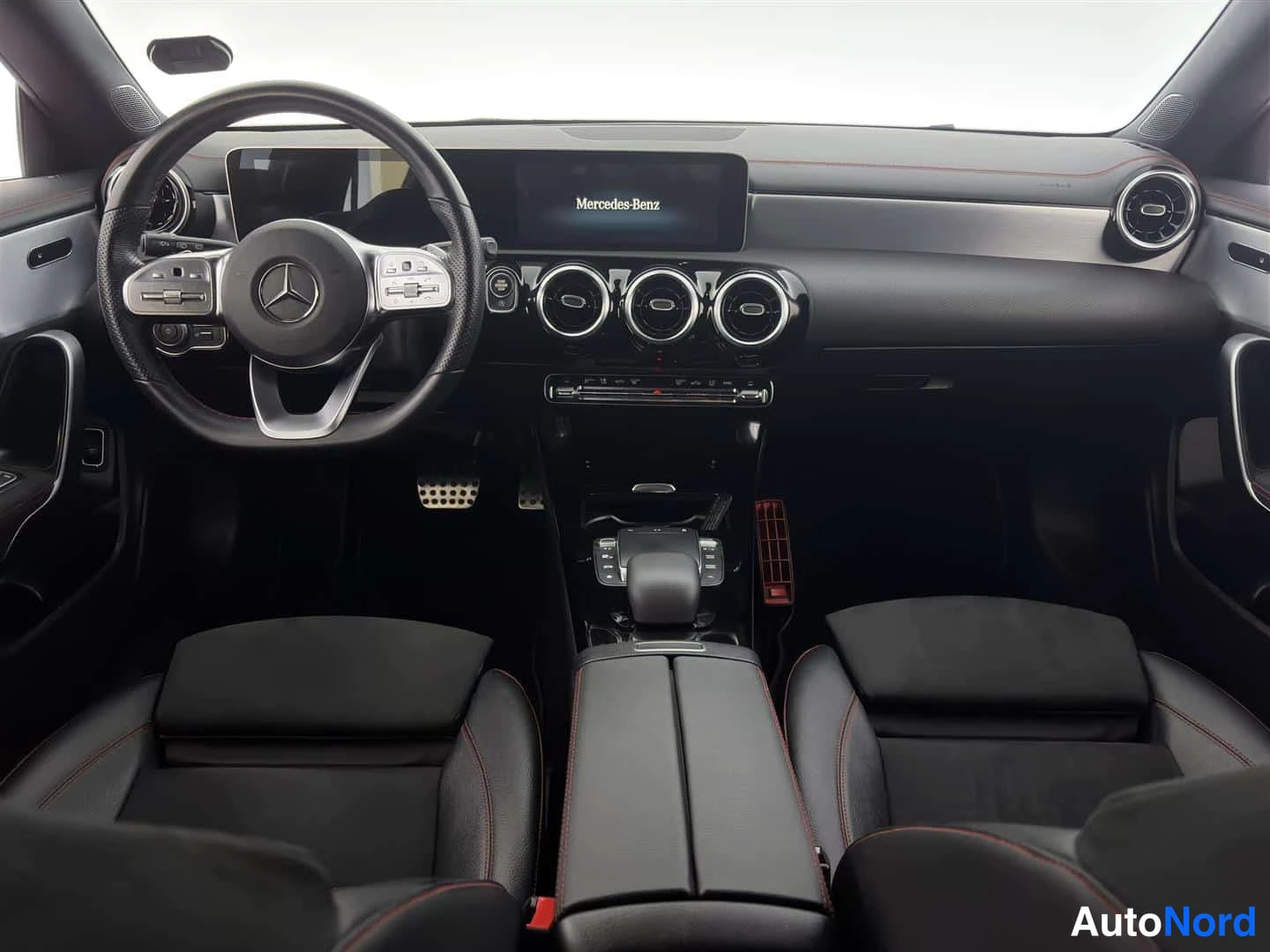 Harmaa Mercedes-Benz CLA 2020, ohjaamo, kuva 13