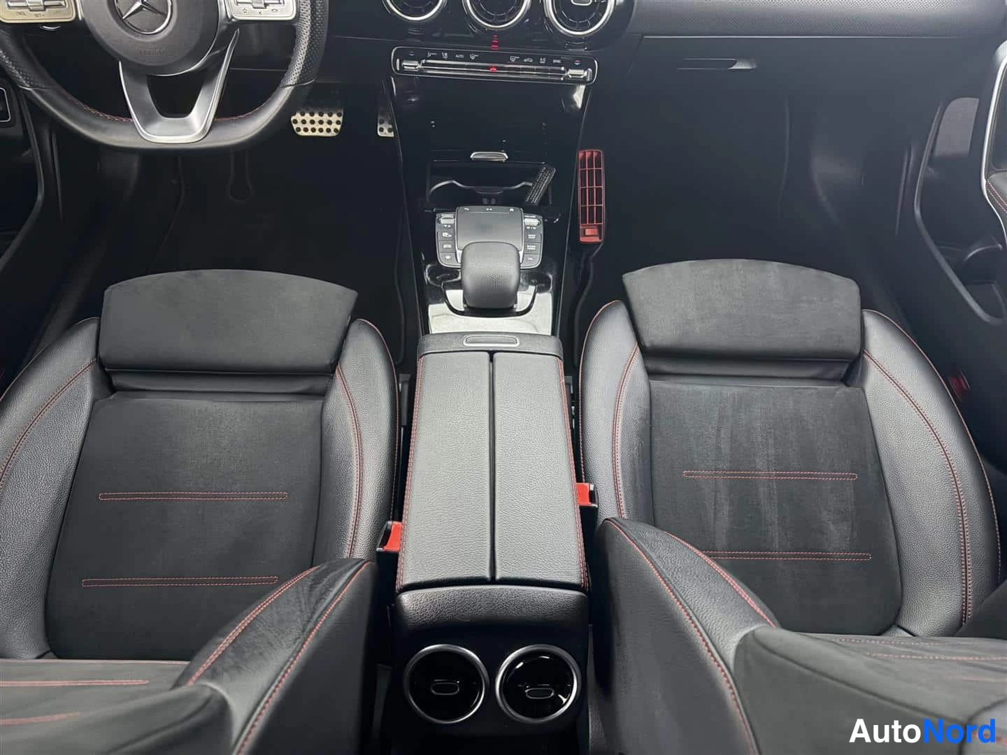 Harmaa Mercedes-Benz CLA 2020, etuistuimet, kuva 17