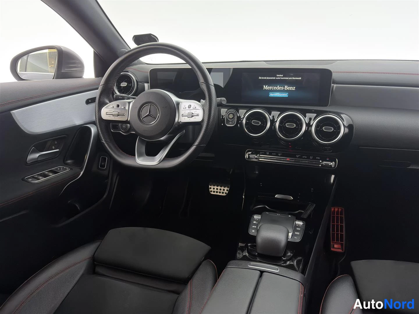 Harmaa Mercedes-Benz CLA 2020, ohjaamo, kuva 14