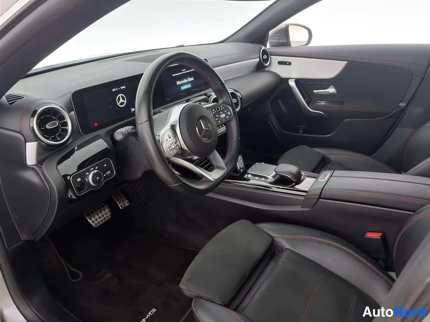 Harmaa Mercedes-Benz CLA 2020, ohjaamo, kuva 15