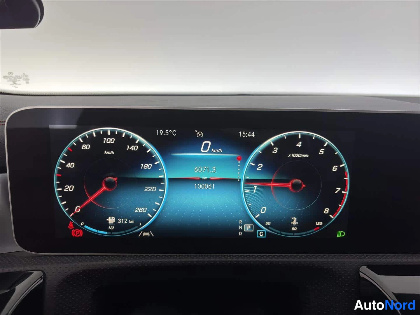 Harmaa Mercedes-Benz CLA 2020, yksityiskohta, kuva 22