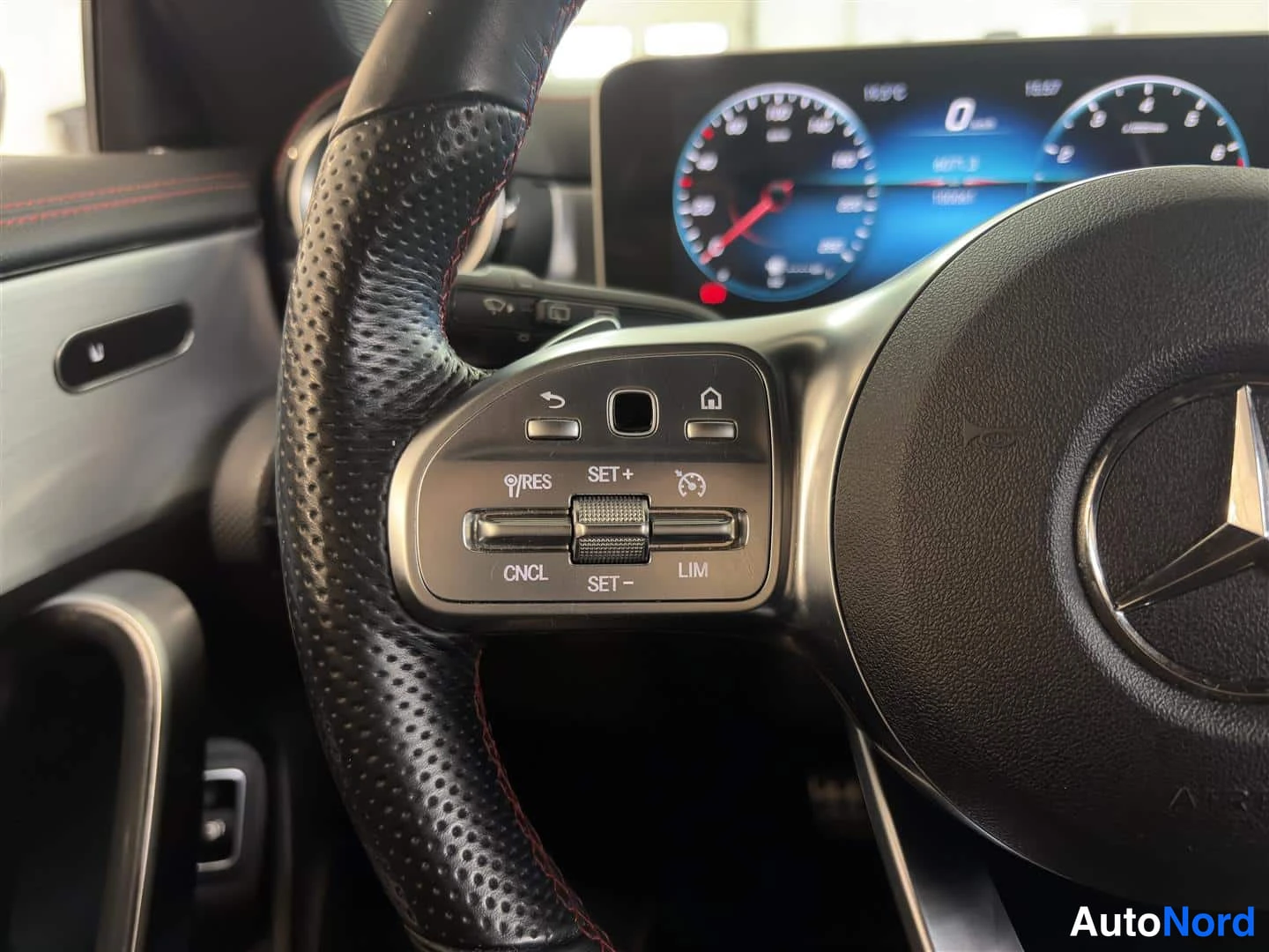 Harmaa Mercedes-Benz CLA 2020, yksityiskohta, kuva 27