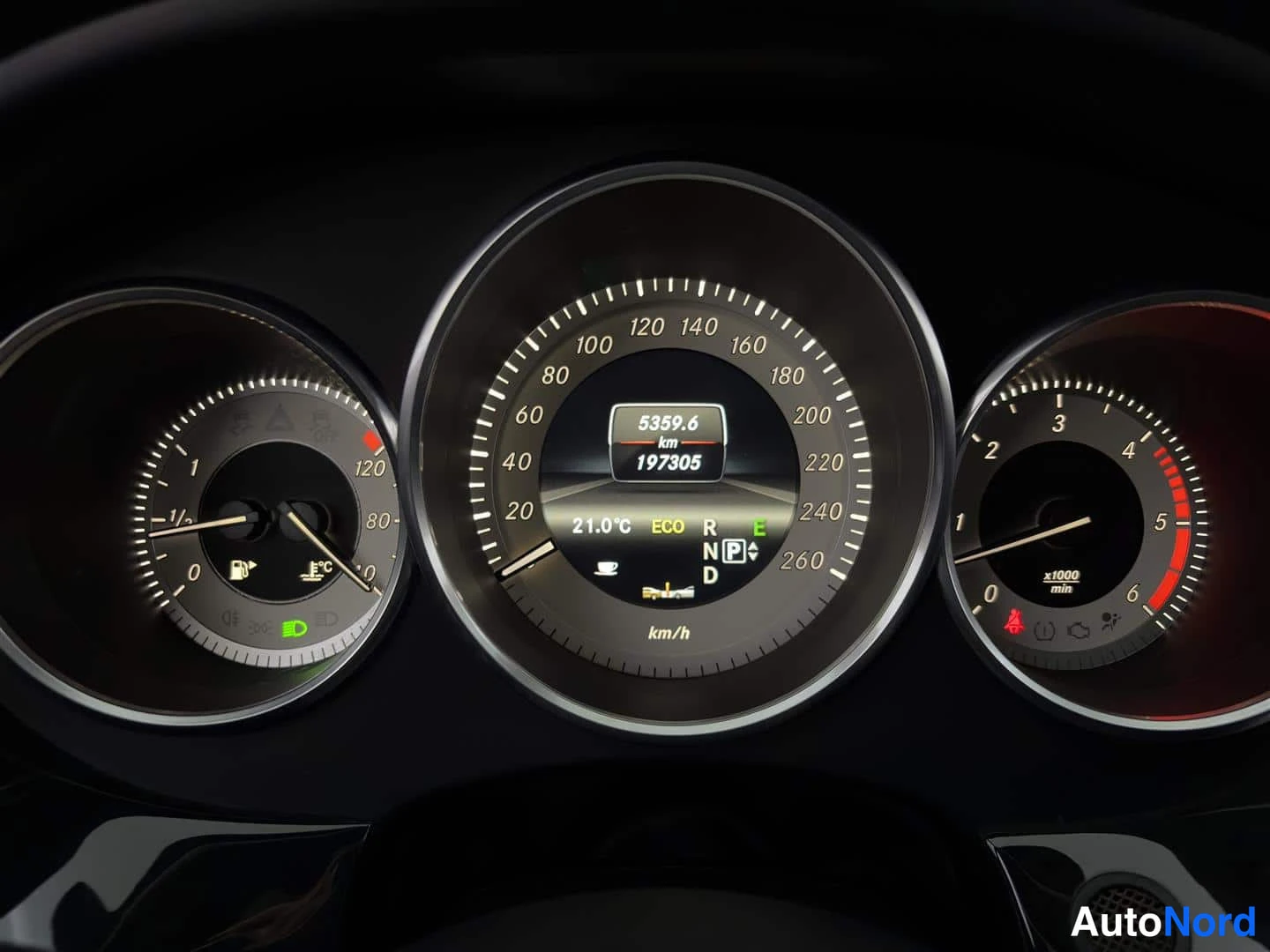 Harmaa Mercedes-Benz CLS 2013, yksityiskohta, kuva 24