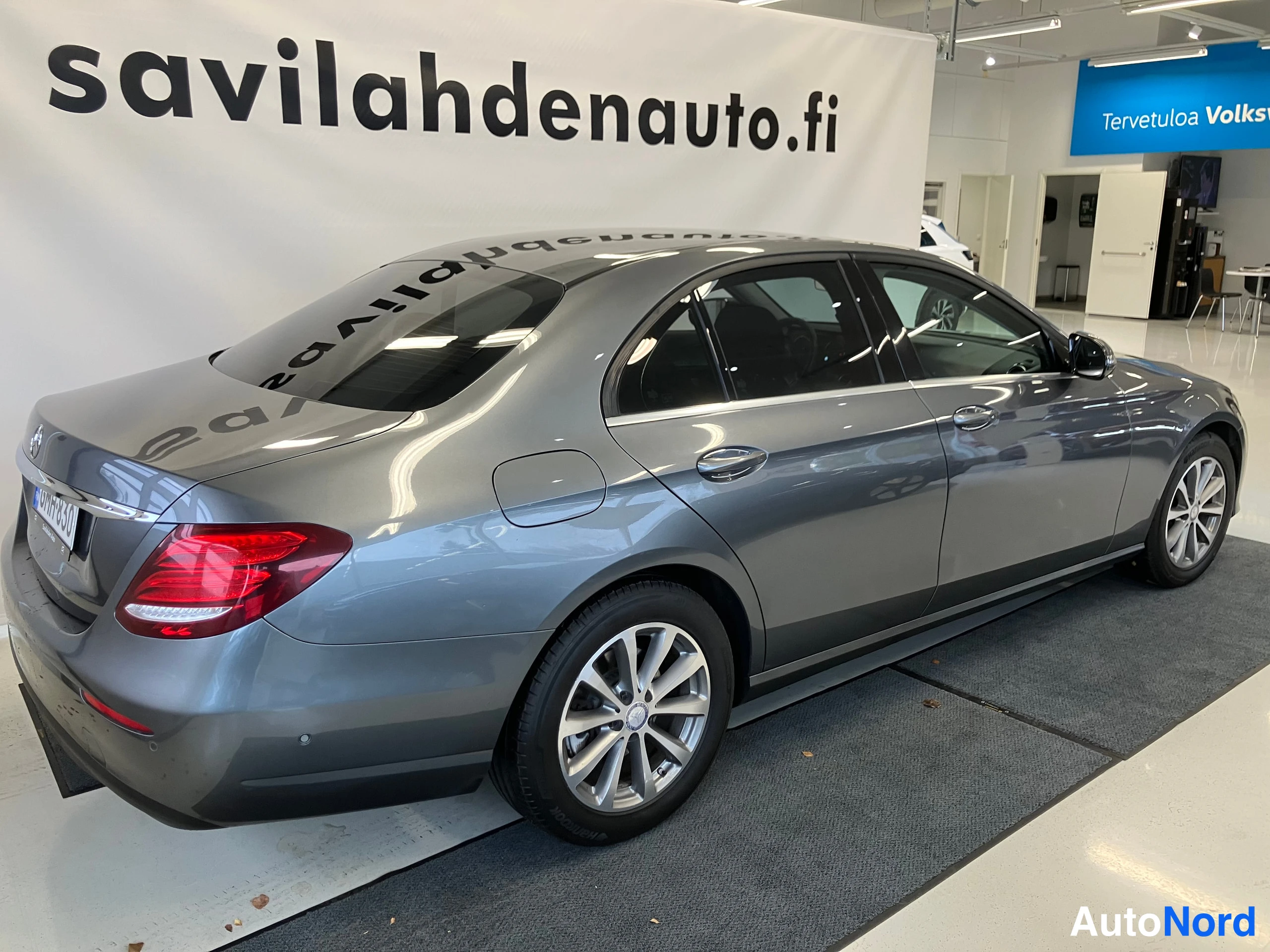 Harmaa Mercedes-Benz E 2017, takaviisto, kuva 10