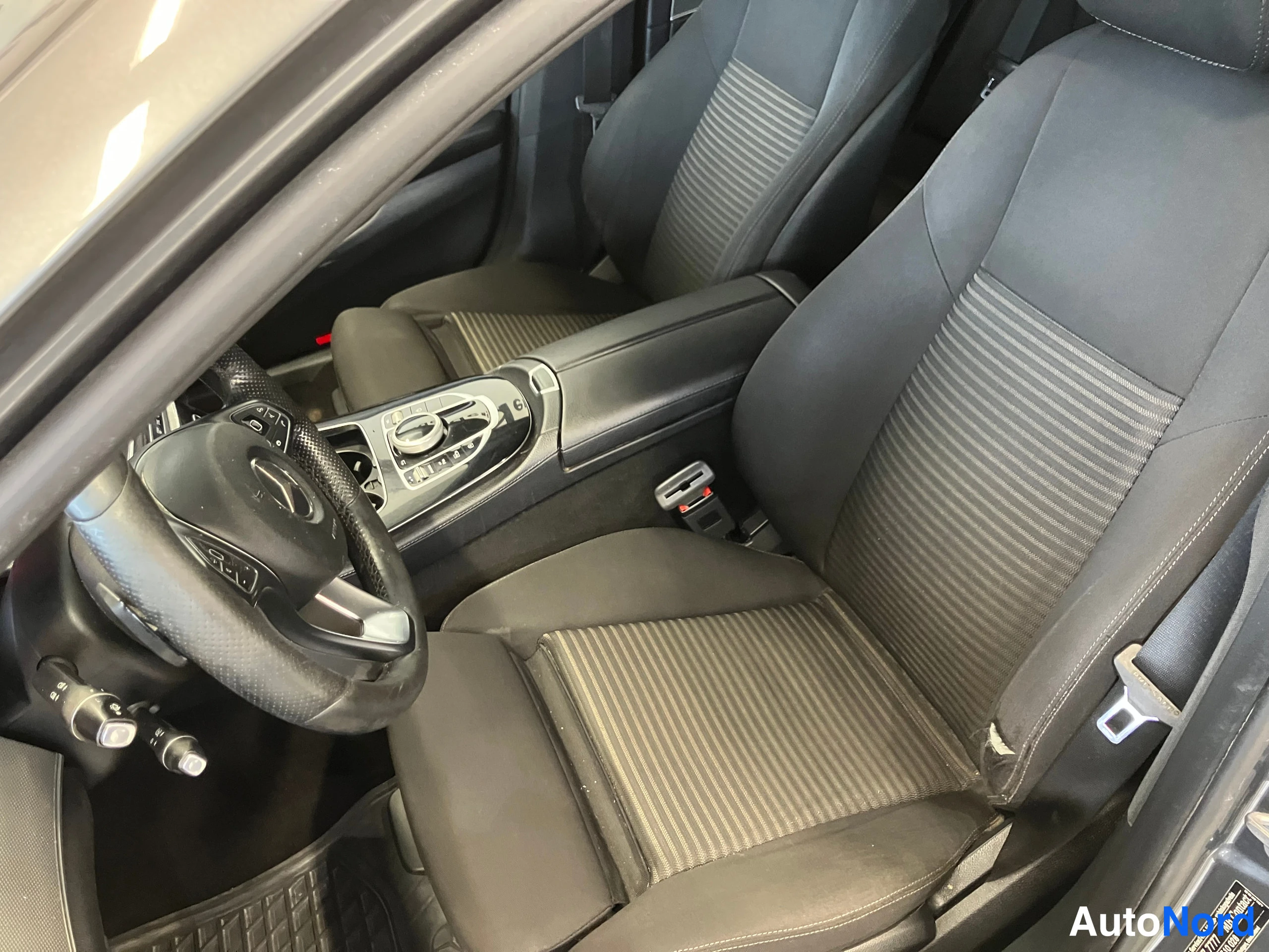 Harmaa Mercedes-Benz E 2017, etuistuimet, kuva 18
