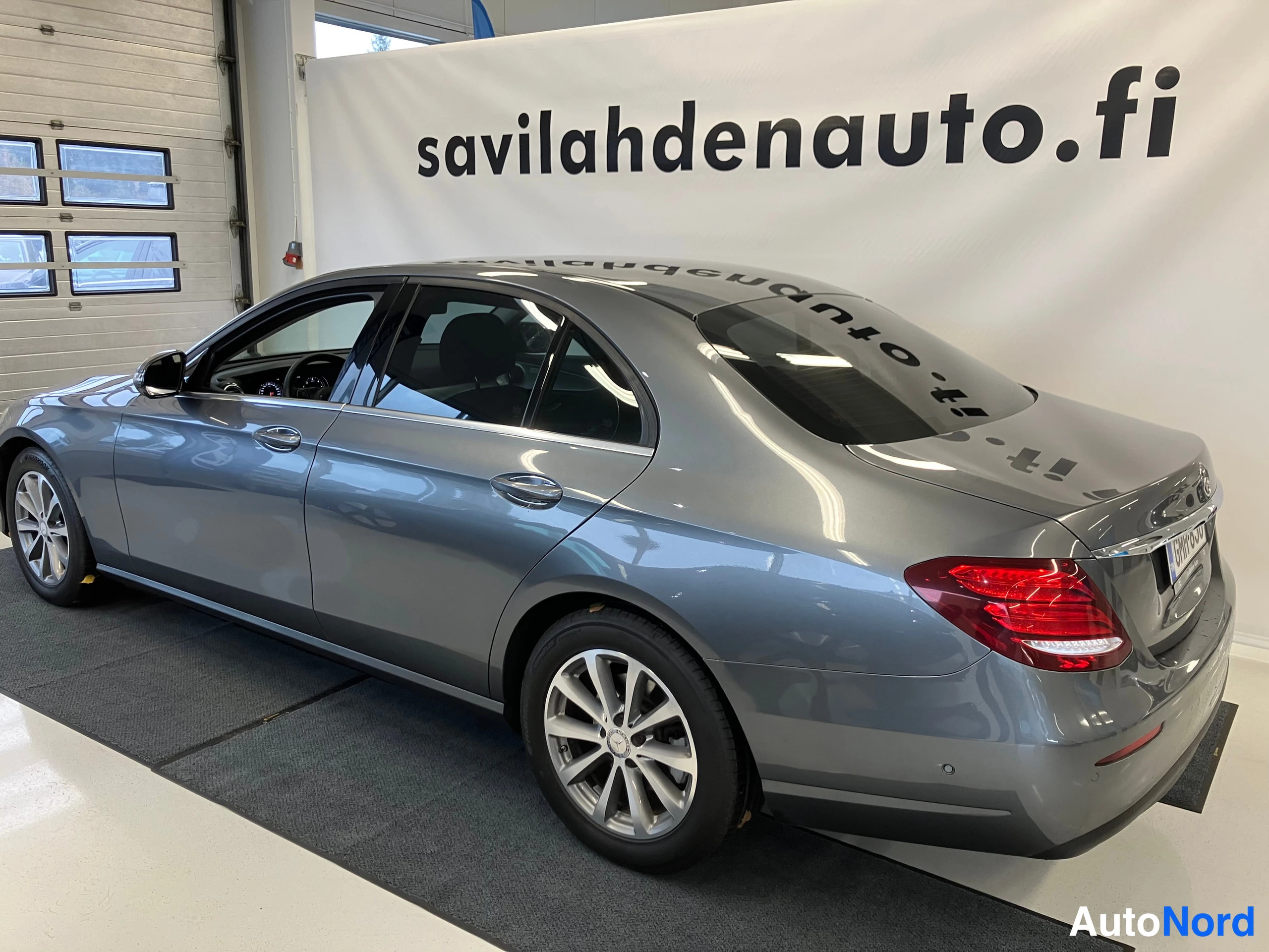 Harmaa Mercedes-Benz E 2017, takaviisto, kuva 7