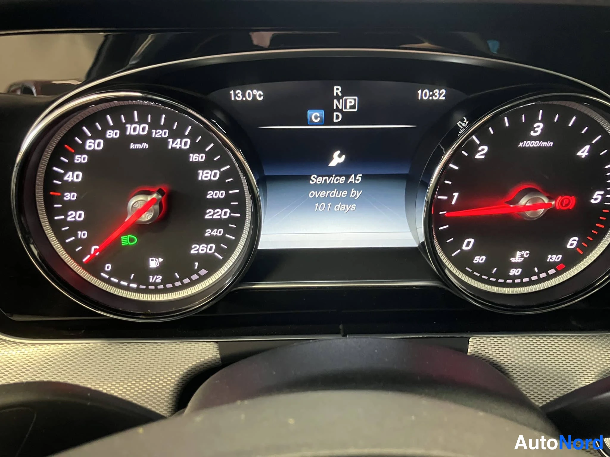 Harmaa Mercedes-Benz E 2017, yksityiskohta, kuva 27