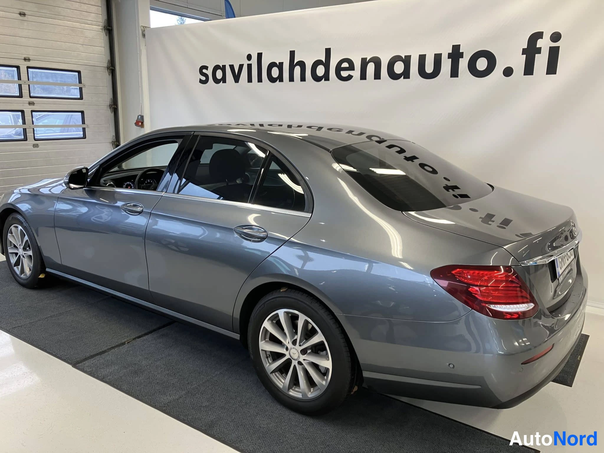 Harmaa Mercedes-Benz E 2017, takaviisto, kuva 8