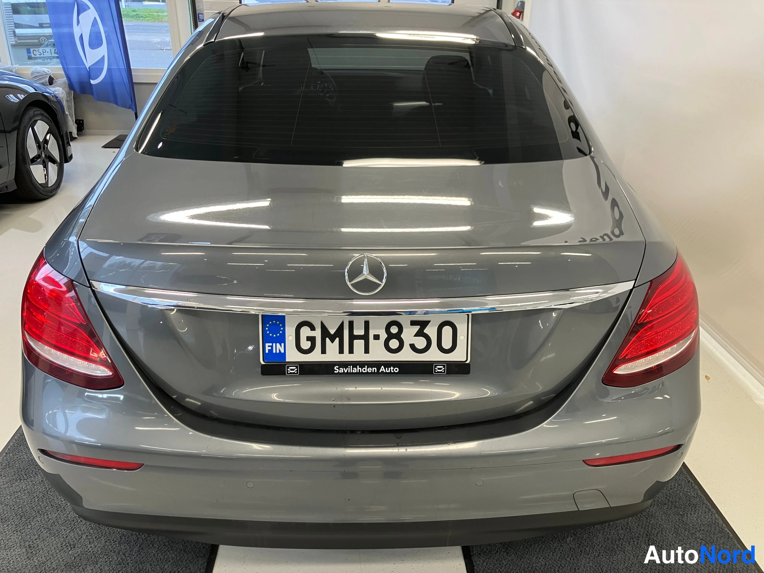 Harmaa Mercedes-Benz E 2017, takaa, kuva 11