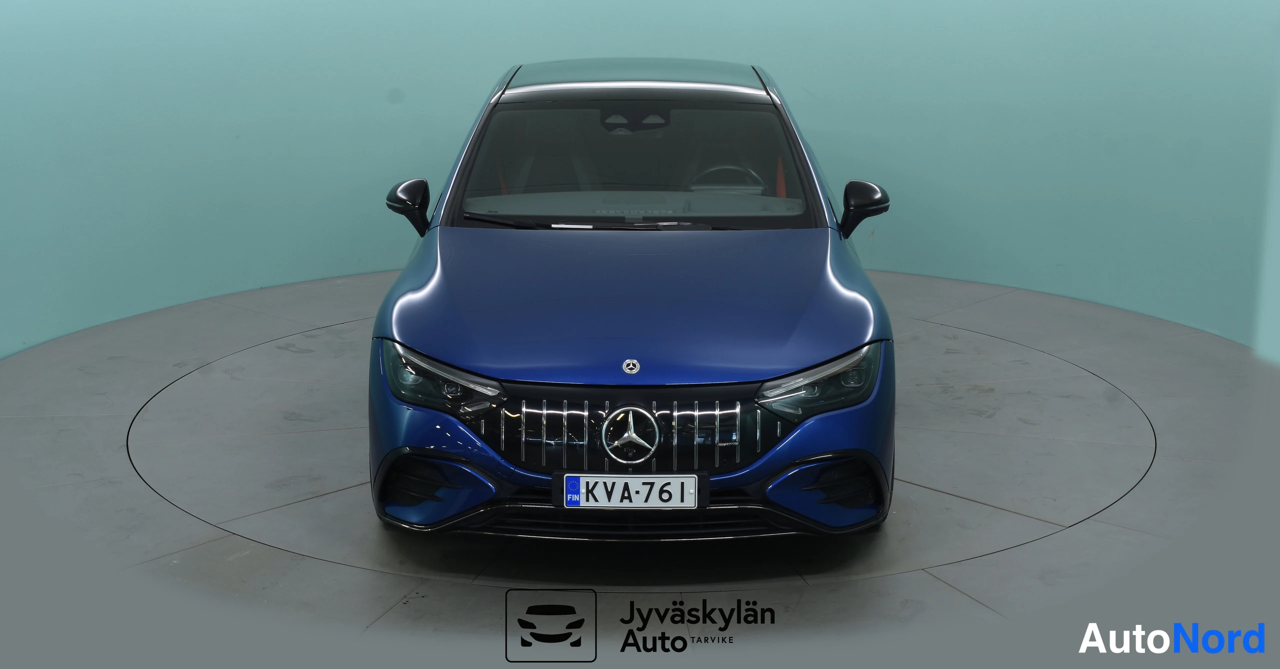 Sininen Mercedes-Benz EQE 2022, edestä, kuva 9