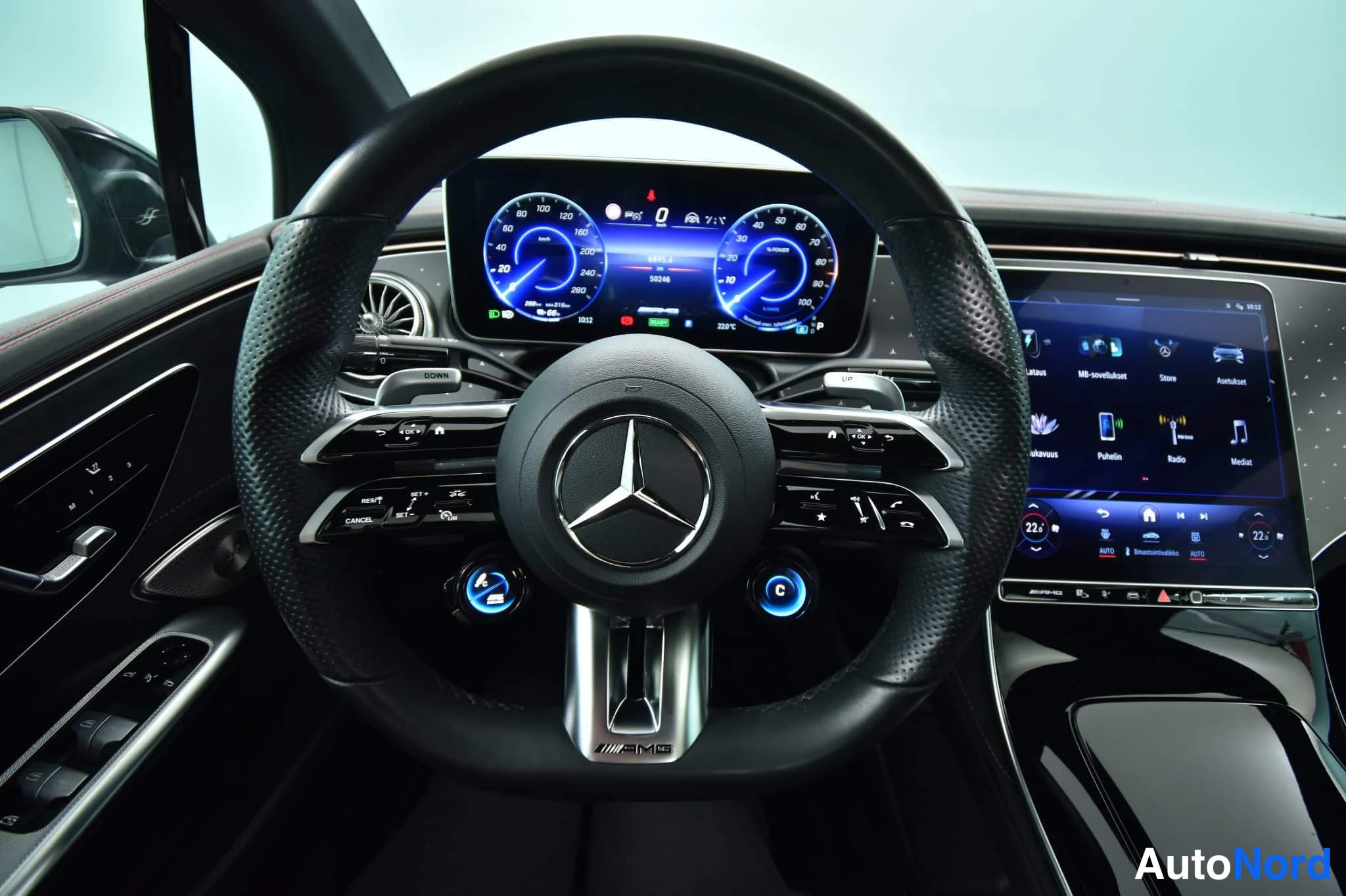 Sininen Mercedes-Benz EQE 2022, ohjaamo, kuva 27