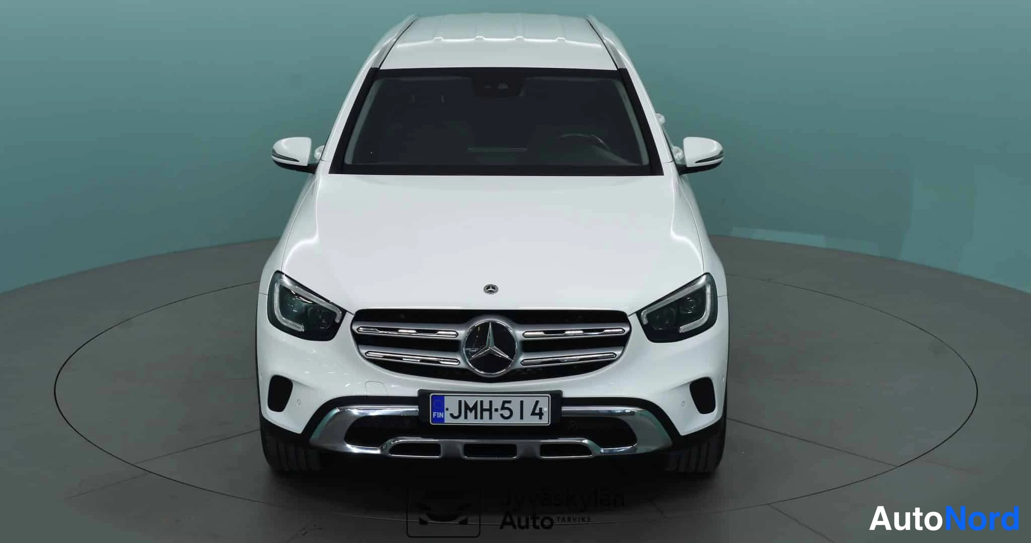 Valkoinen Mercedes-Benz GLC 2022, edestä, kuva 7