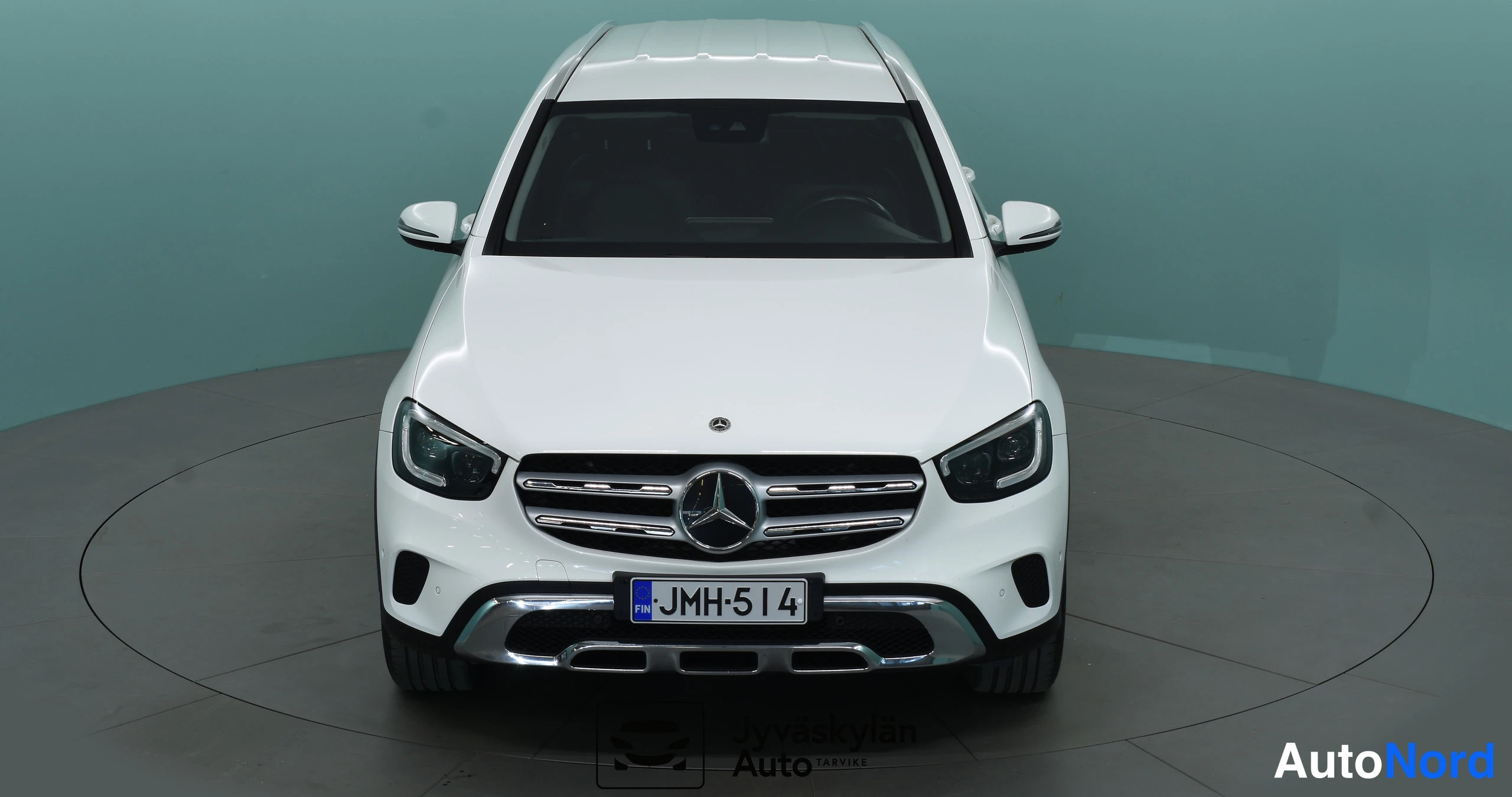 Valkoinen Mercedes-Benz GLC 2022, edestä, kuva 8