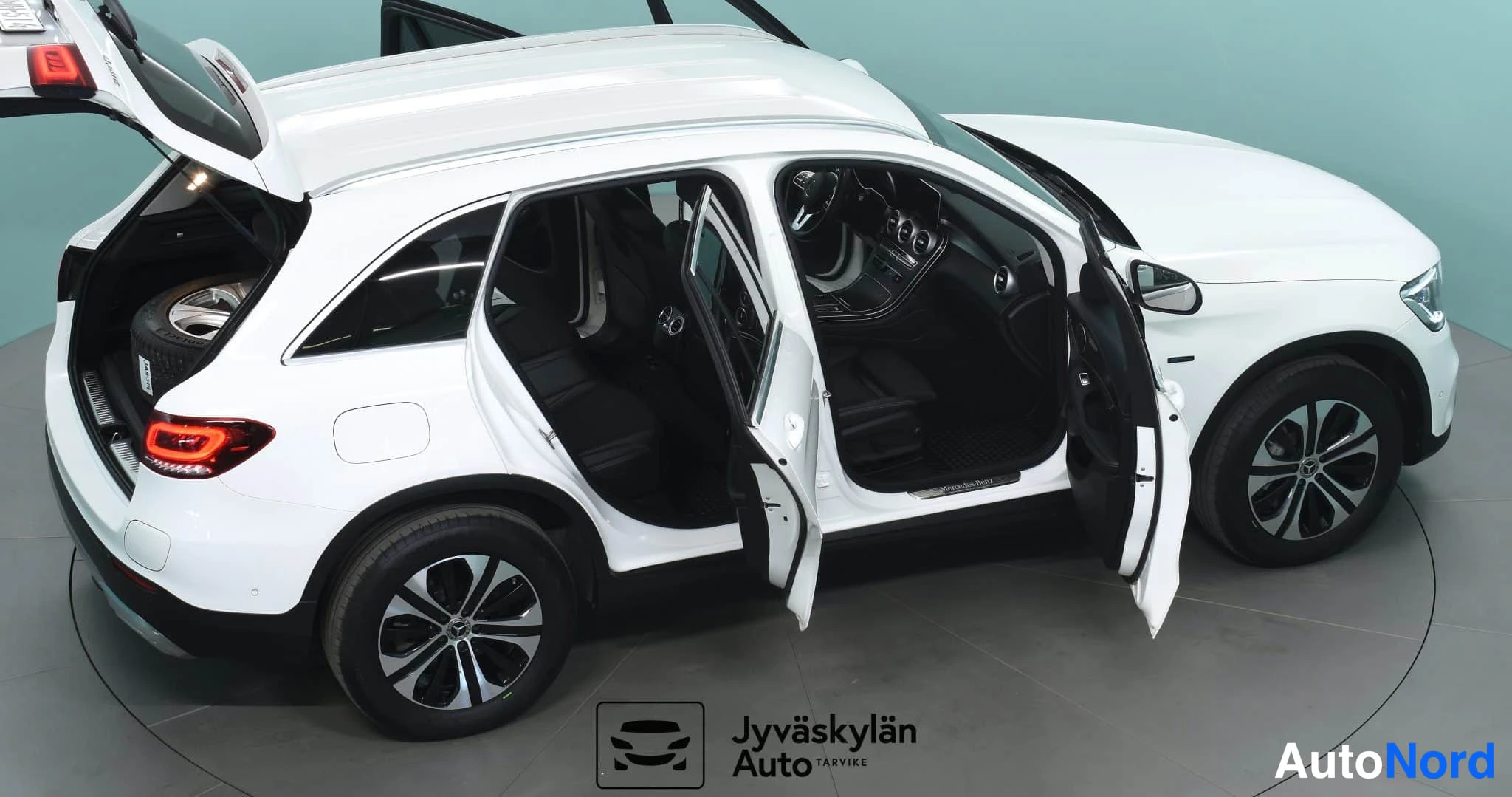 Valkoinen Mercedes-Benz GLC 2022, takaviisto, kuva 15