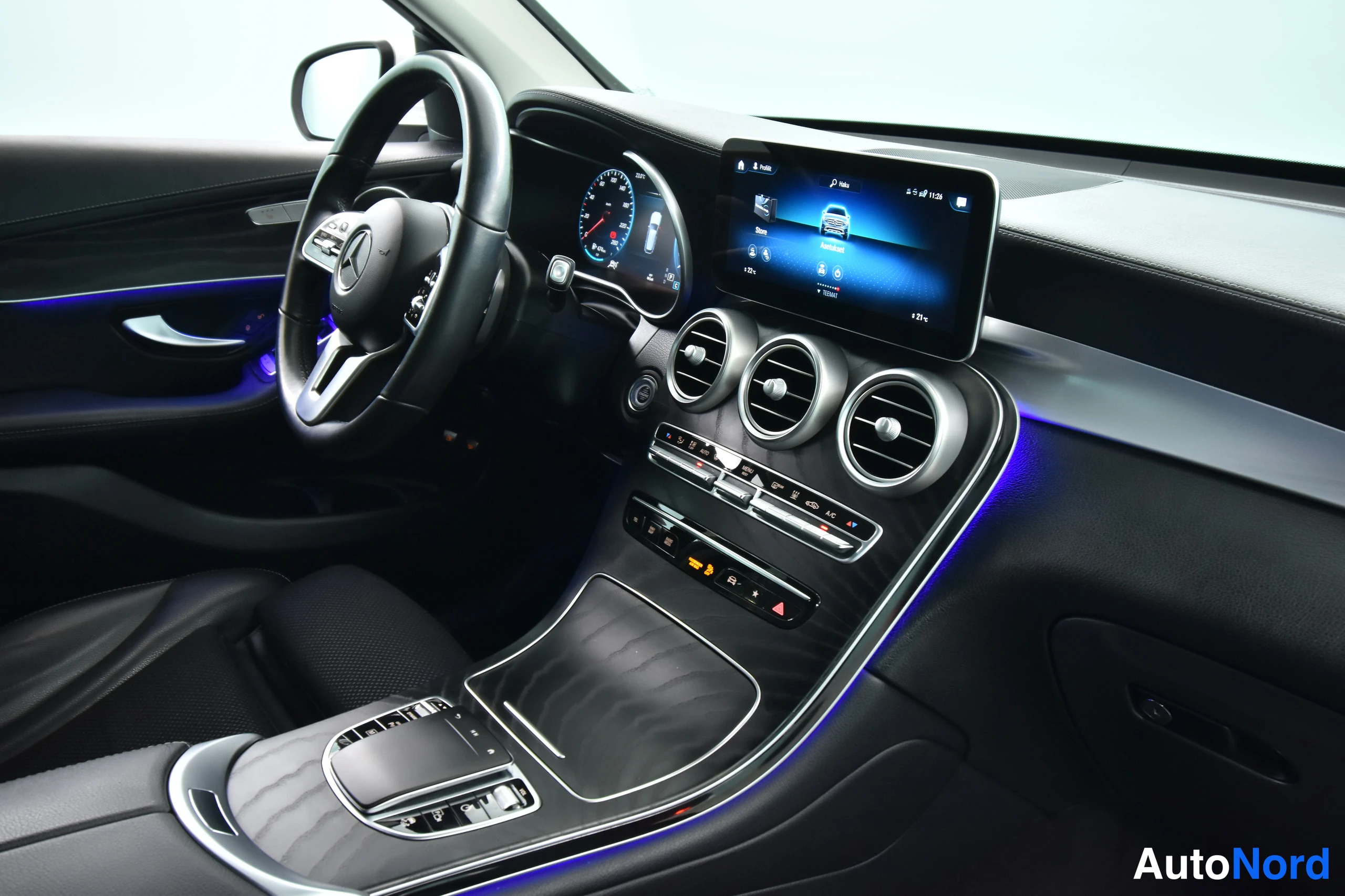 Valkoinen Mercedes-Benz GLC 2022, ohjaamo, kuva 32