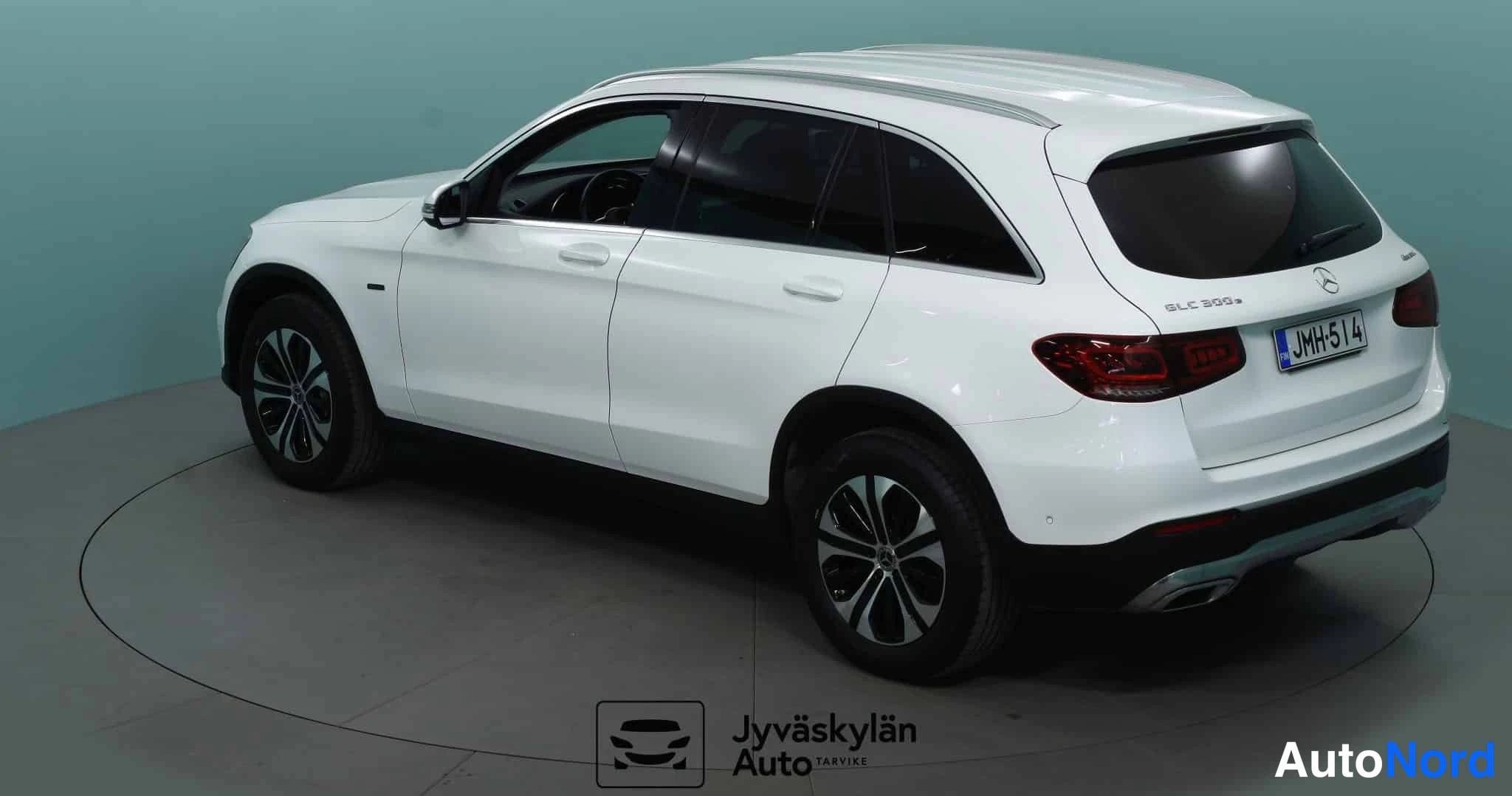 Valkoinen Mercedes-Benz GLC 2022, takaviisto, kuva 14
