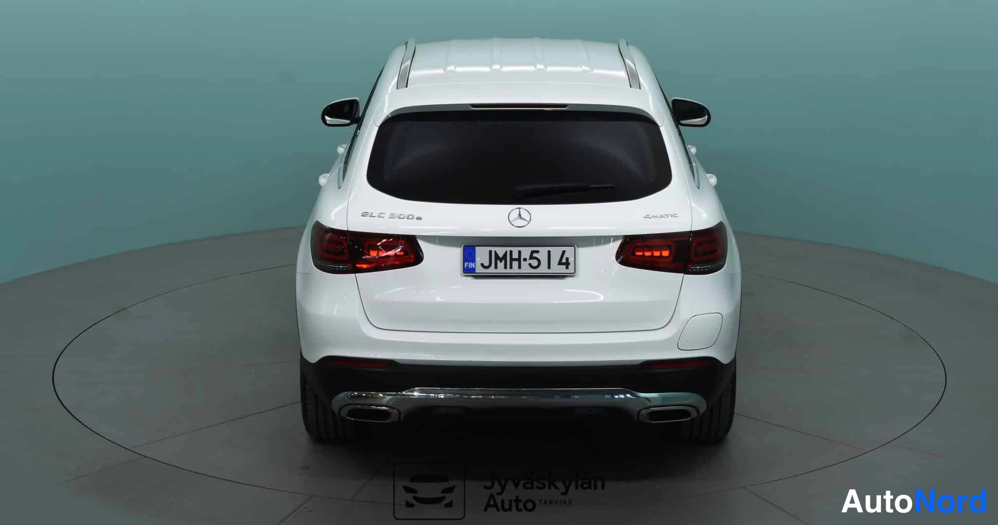 Valkoinen Mercedes-Benz GLC 2022, takaa, kuva 20
