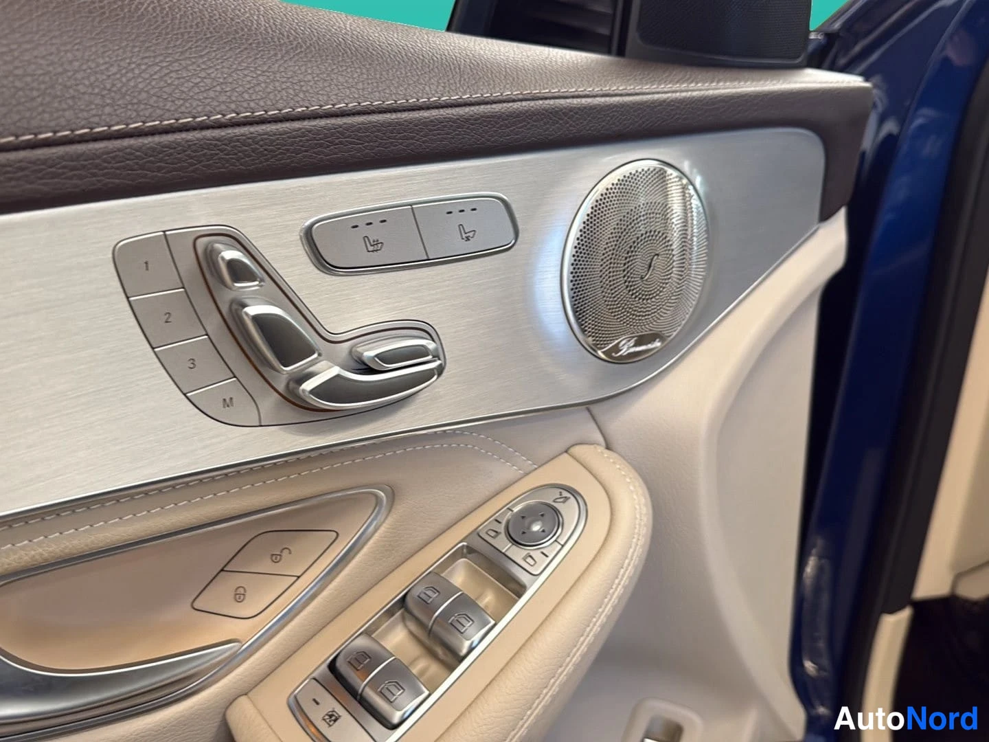Sininen Mercedes-Benz GLC 2022, yksityiskohta, kuva 16