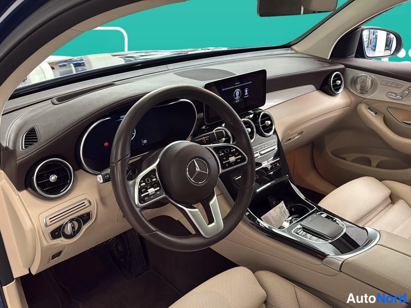 Sininen Mercedes-Benz GLC 2022, ohjaamo, kuva 9