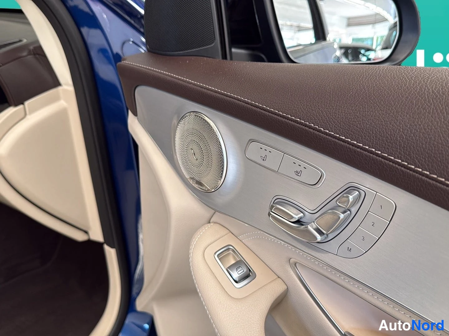 Sininen Mercedes-Benz GLC 2022, yksityiskohta, kuva 15