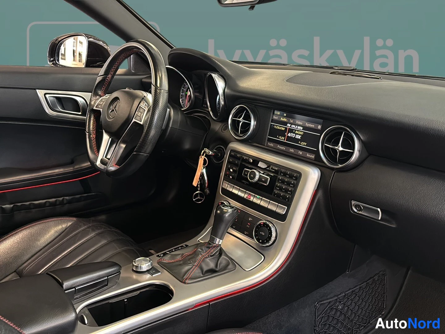 Musta Mercedes-Benz SLK 2011, ohjaamo, kuva 12