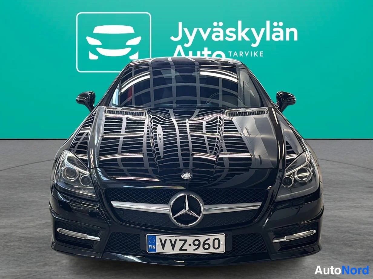 Musta Mercedes-Benz SLK 2011, edestä, kuva 6
