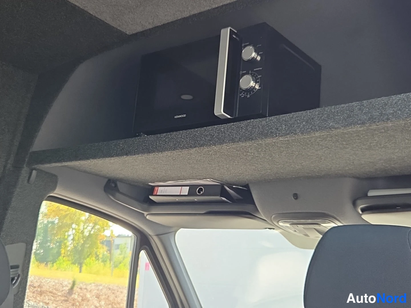 Valkoinen Mercedes-Benz Sprinter 2019, yksityiskohta, kuva 13