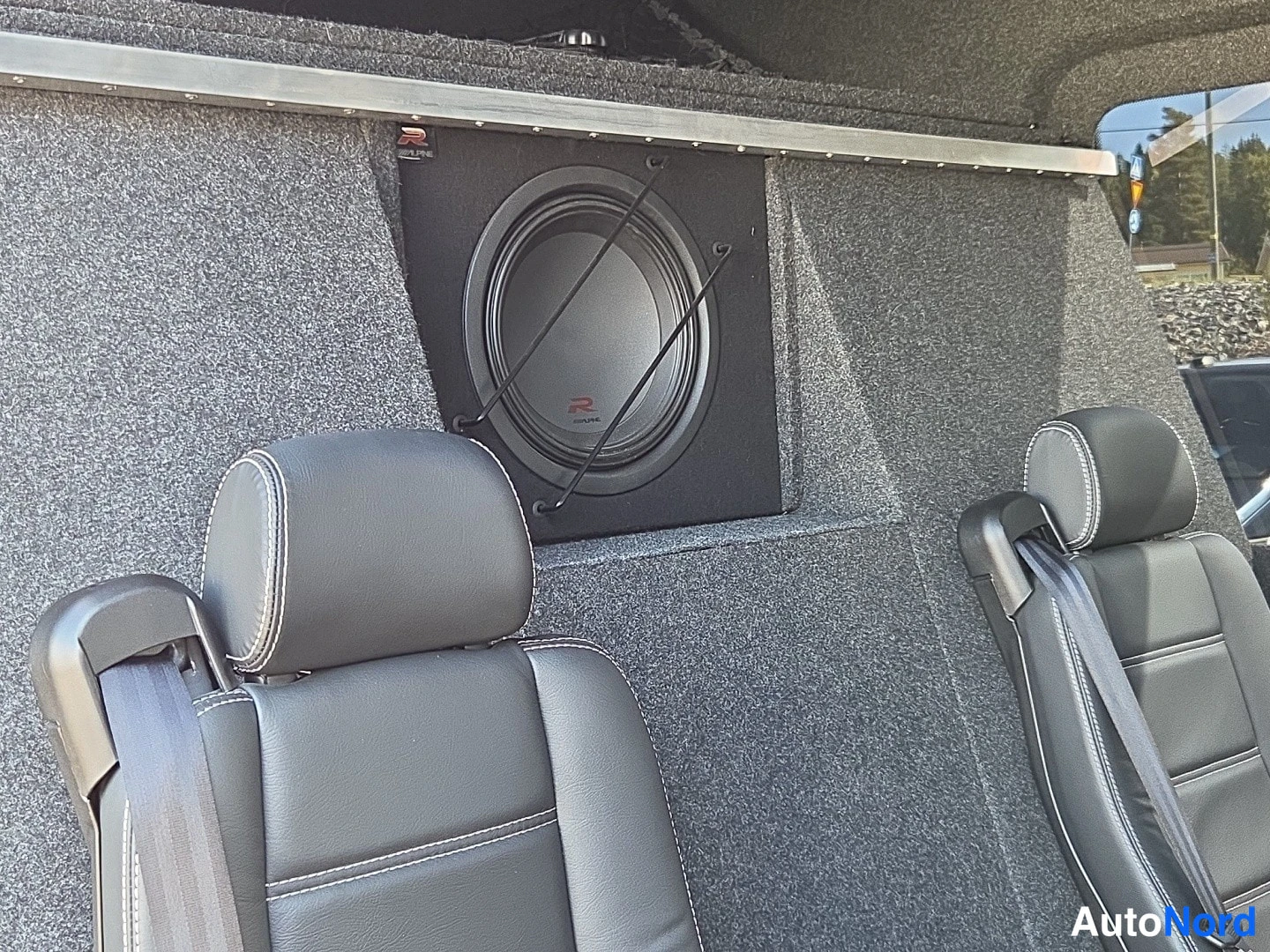 Valkoinen Mercedes-Benz Sprinter 2019, etuistuimet, kuva 9