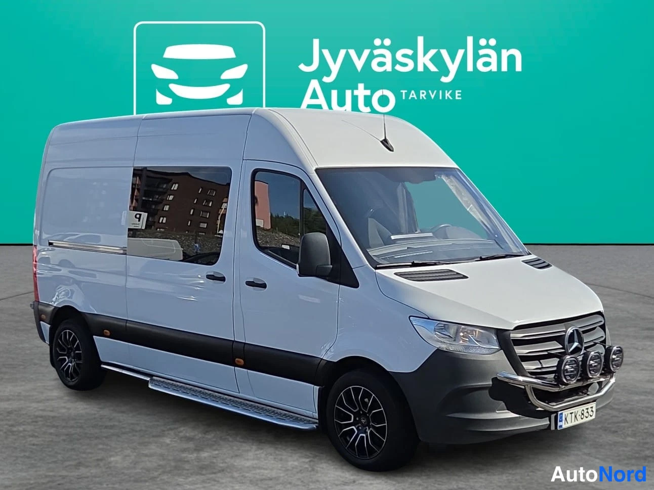 Valkoinen Mercedes-Benz Sprinter 2019, etuviisto, keula oikealle, kuva 3
