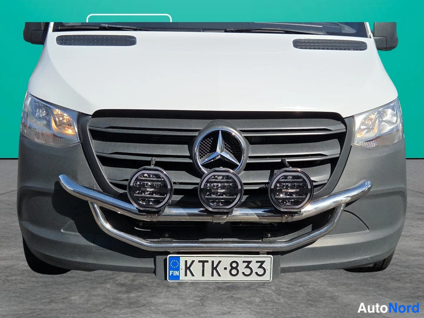 Valkoinen Mercedes-Benz Sprinter 2019, edestä, kuva 4