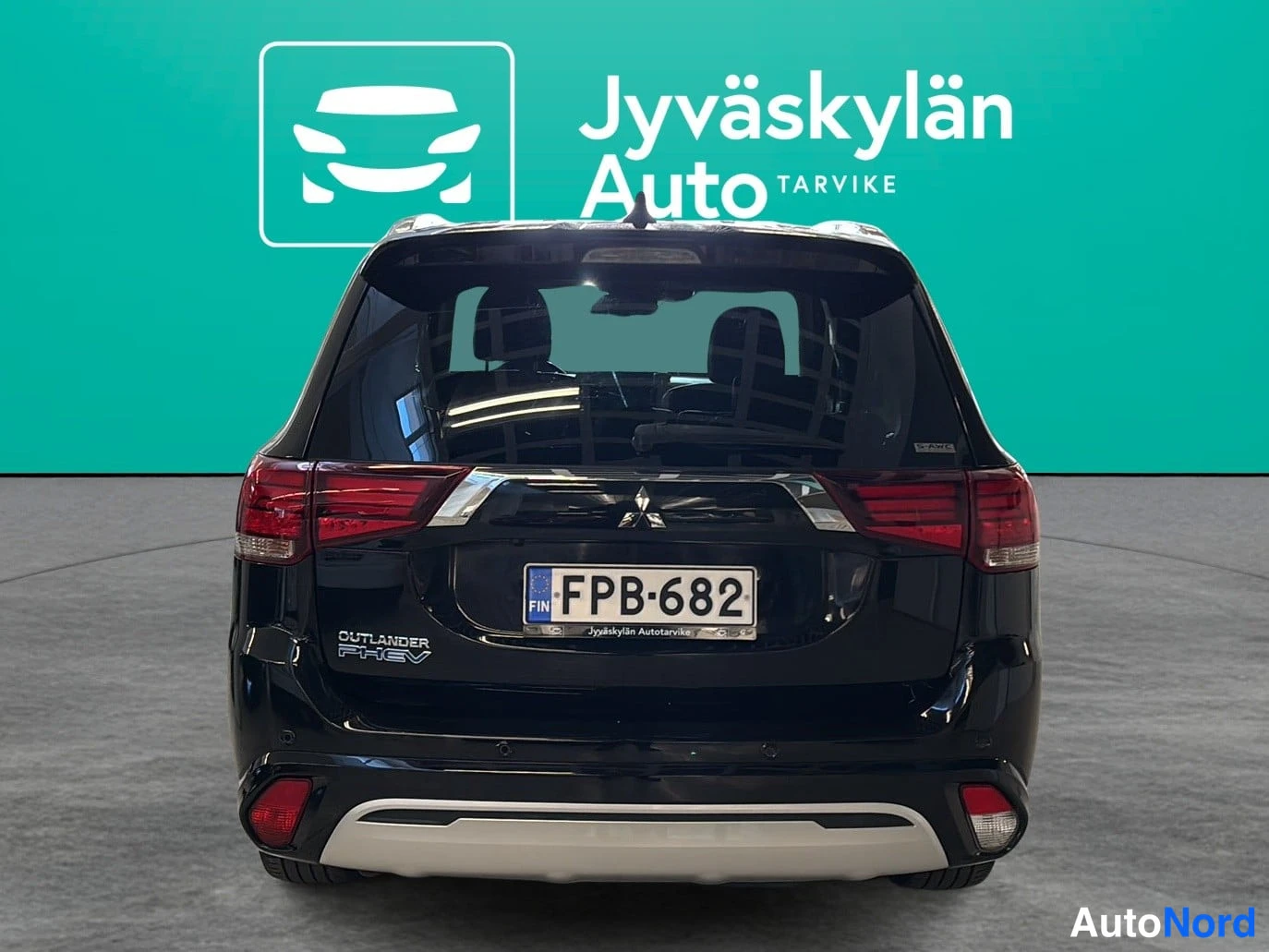 Musta Mitsubishi Outlander PHEV 2019, takaa, kuva 5