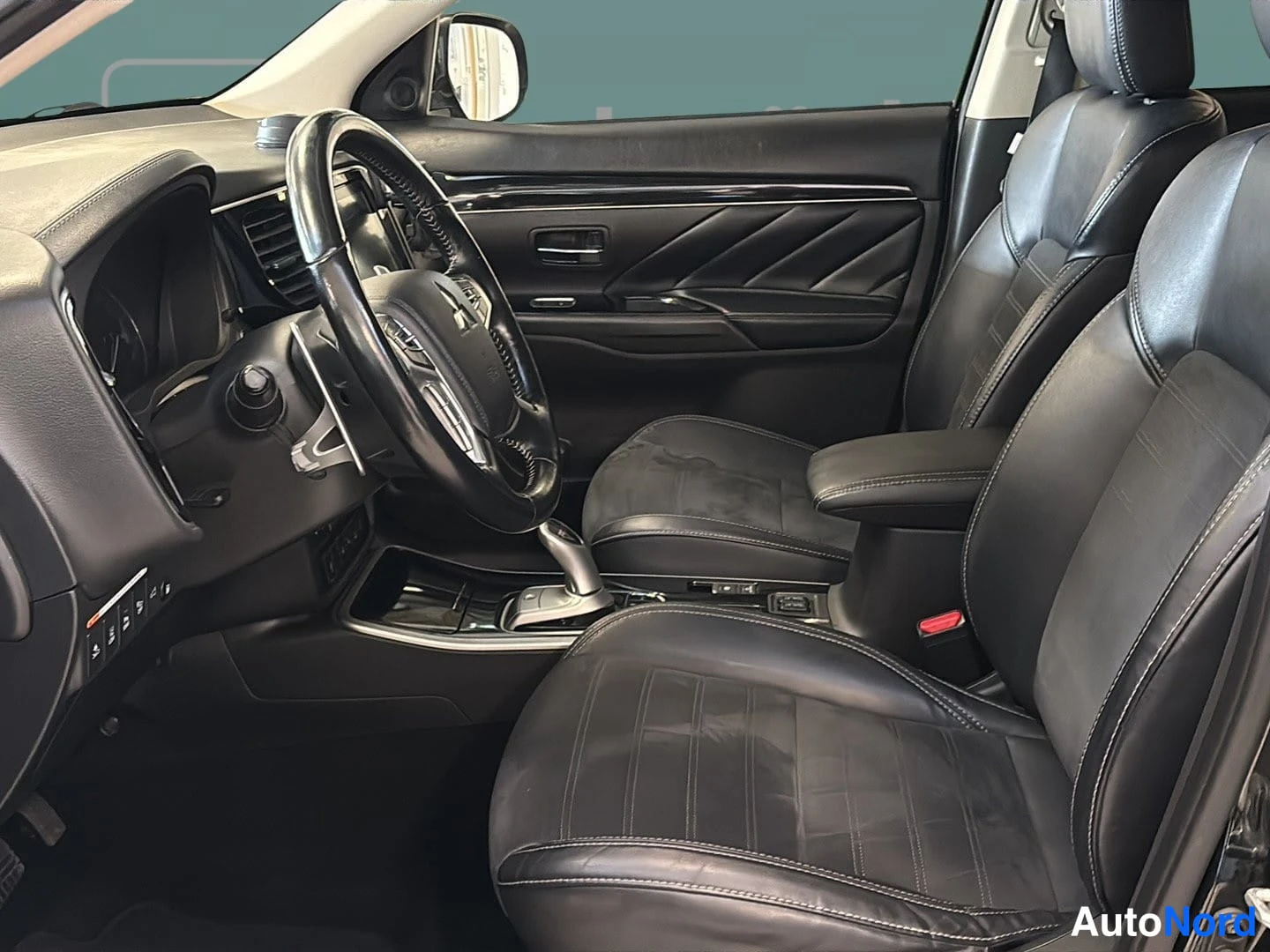 Musta Mitsubishi Outlander PHEV 2019, etuistuimet, kuva 6