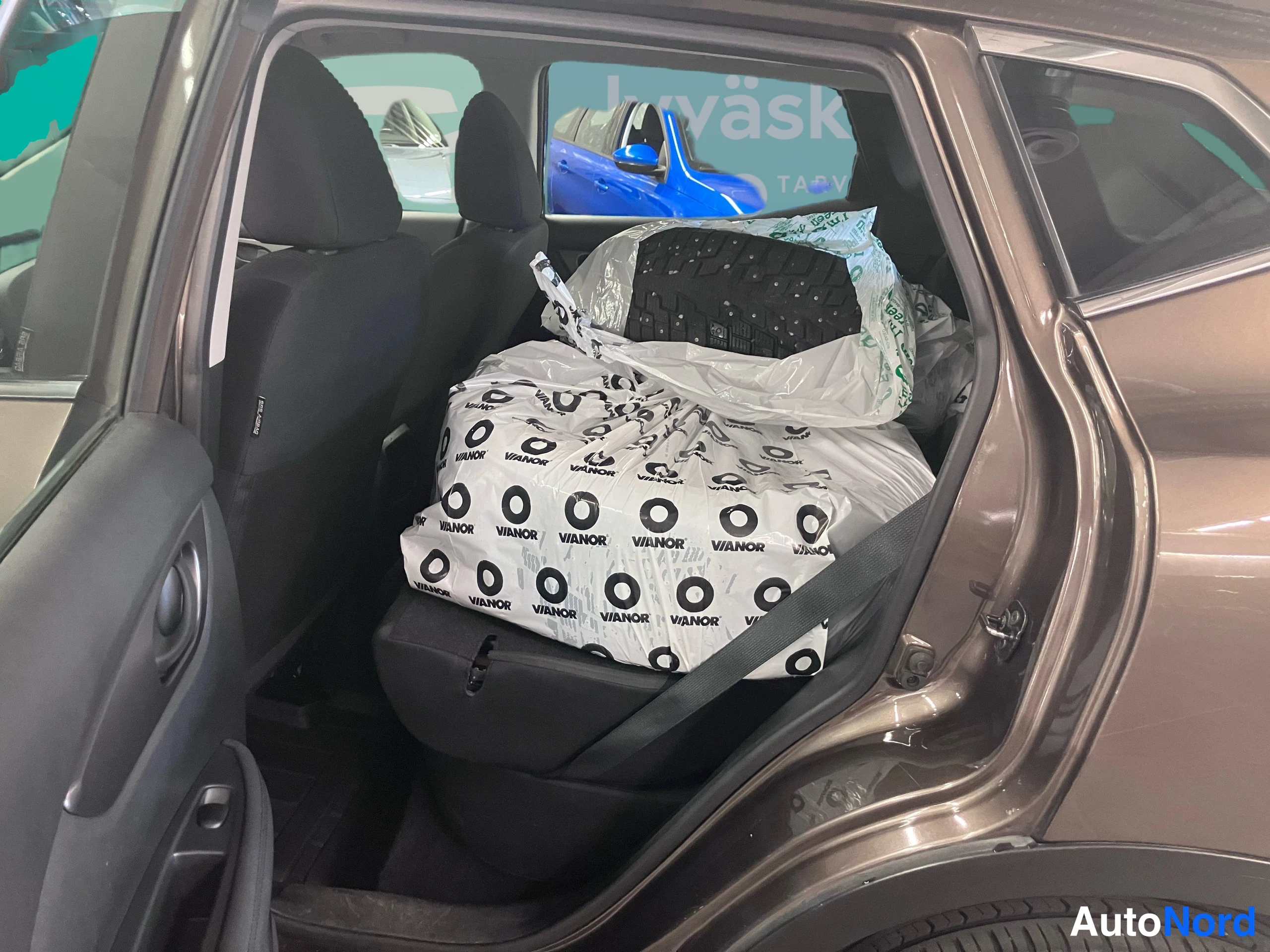 Brun Nissan Qashqai 2017, bagageutrymme, bild 16
