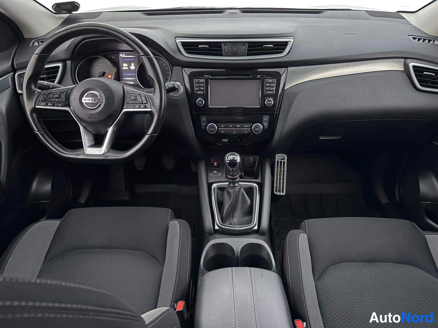 Harmaa Nissan Qashqai 2019, ohjaamo, kuva 13