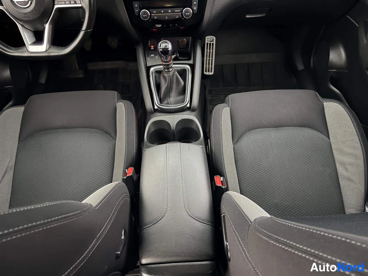 Harmaa Nissan Qashqai 2019, etuistuimet, kuva 17