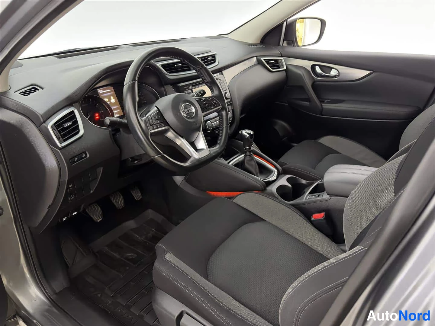 Harmaa Nissan Qashqai 2019, ohjaamo, kuva 15