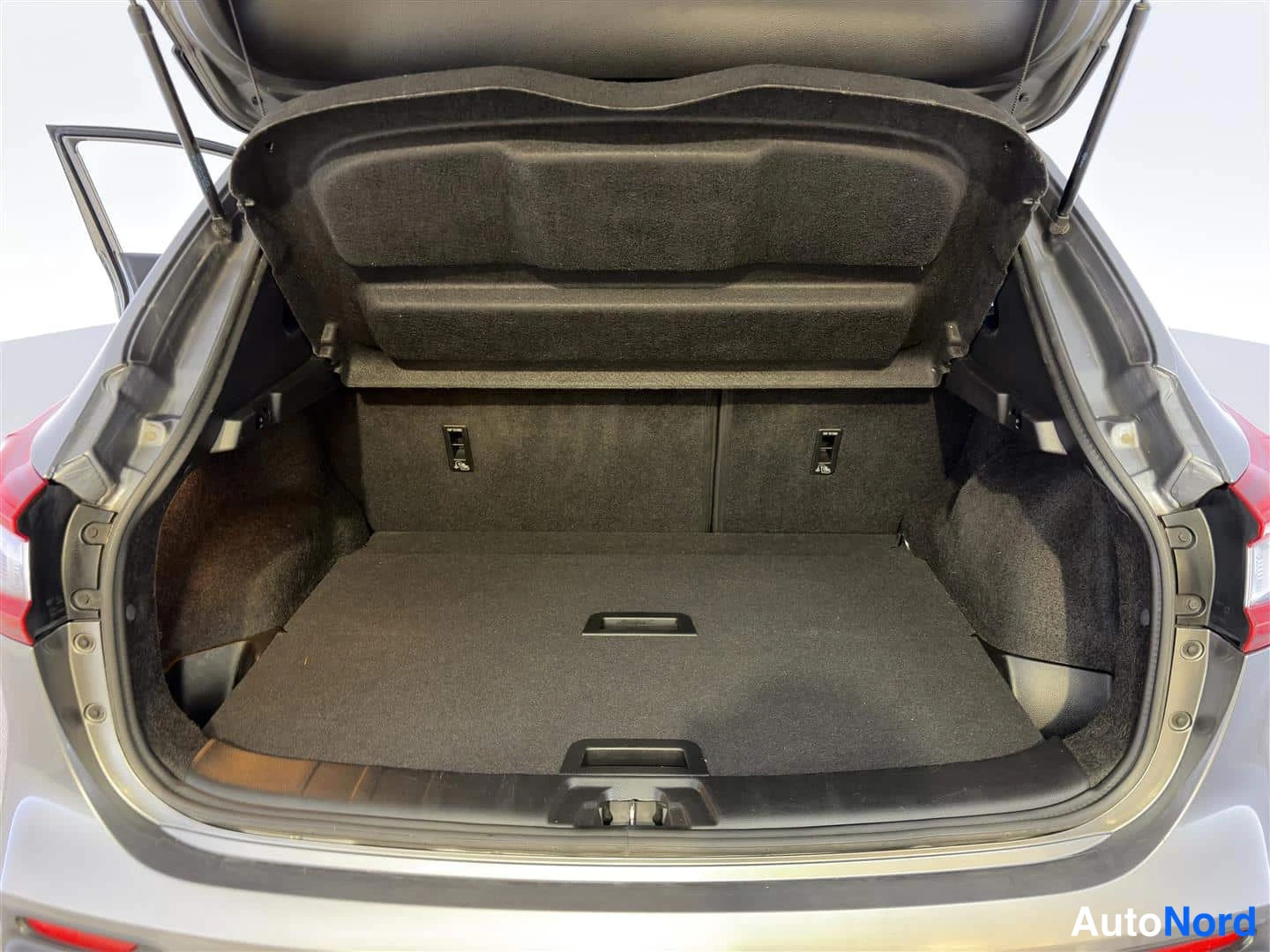 Harmaa Nissan Qashqai 2019, tavaratila, kuva 20