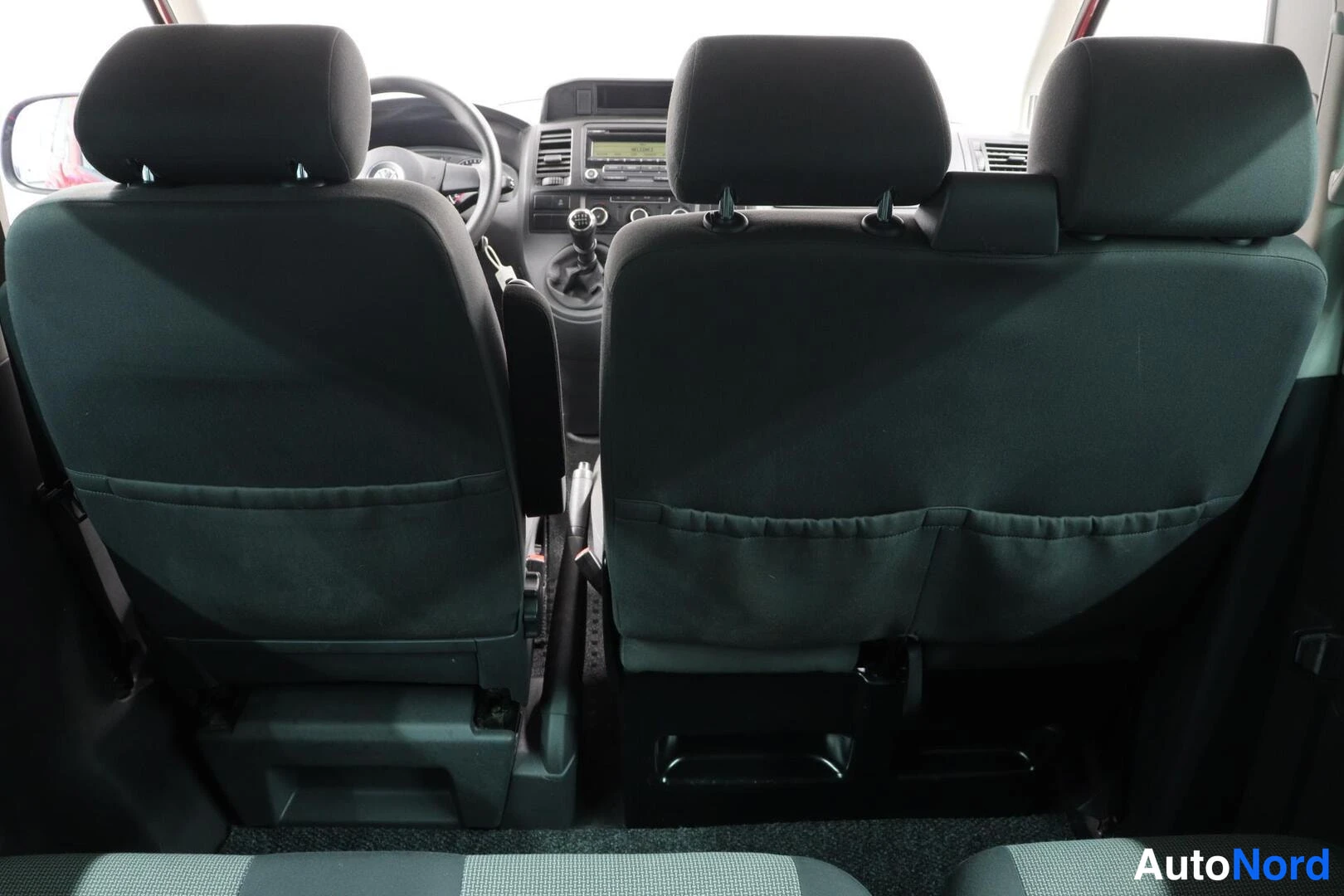 Punainen Volkswagen Caravelle 2010, etuistuimet, kuva 9