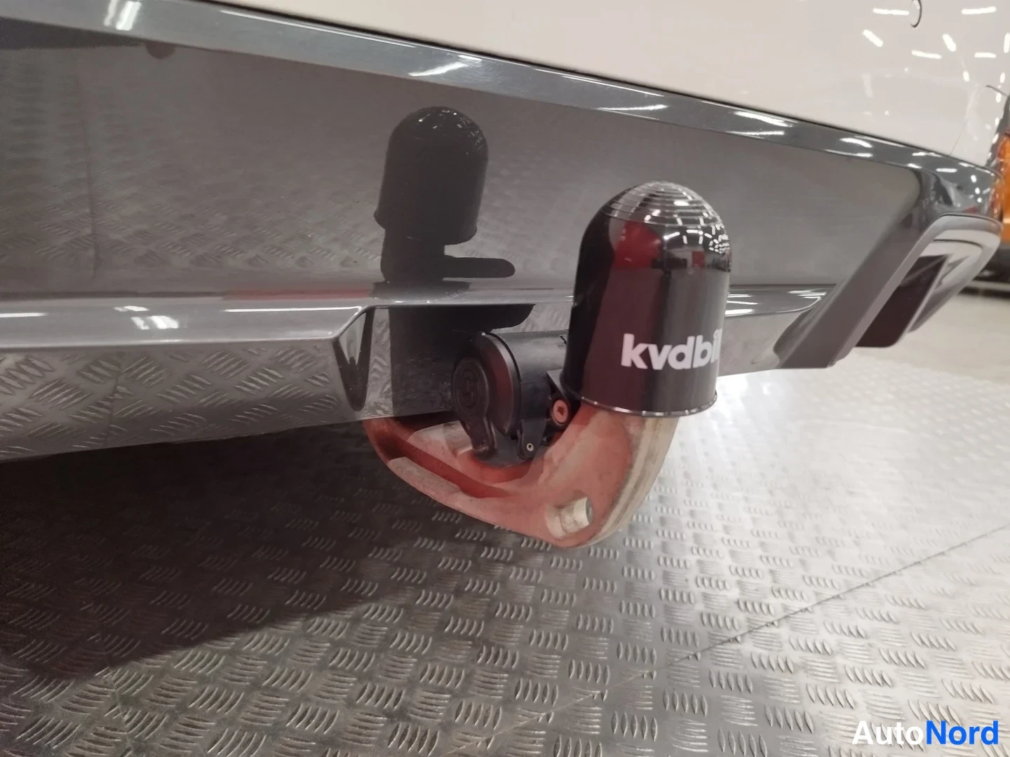 Valkoinen BMW i4 eDrive40 2024, yksityiskohta, kuva 26