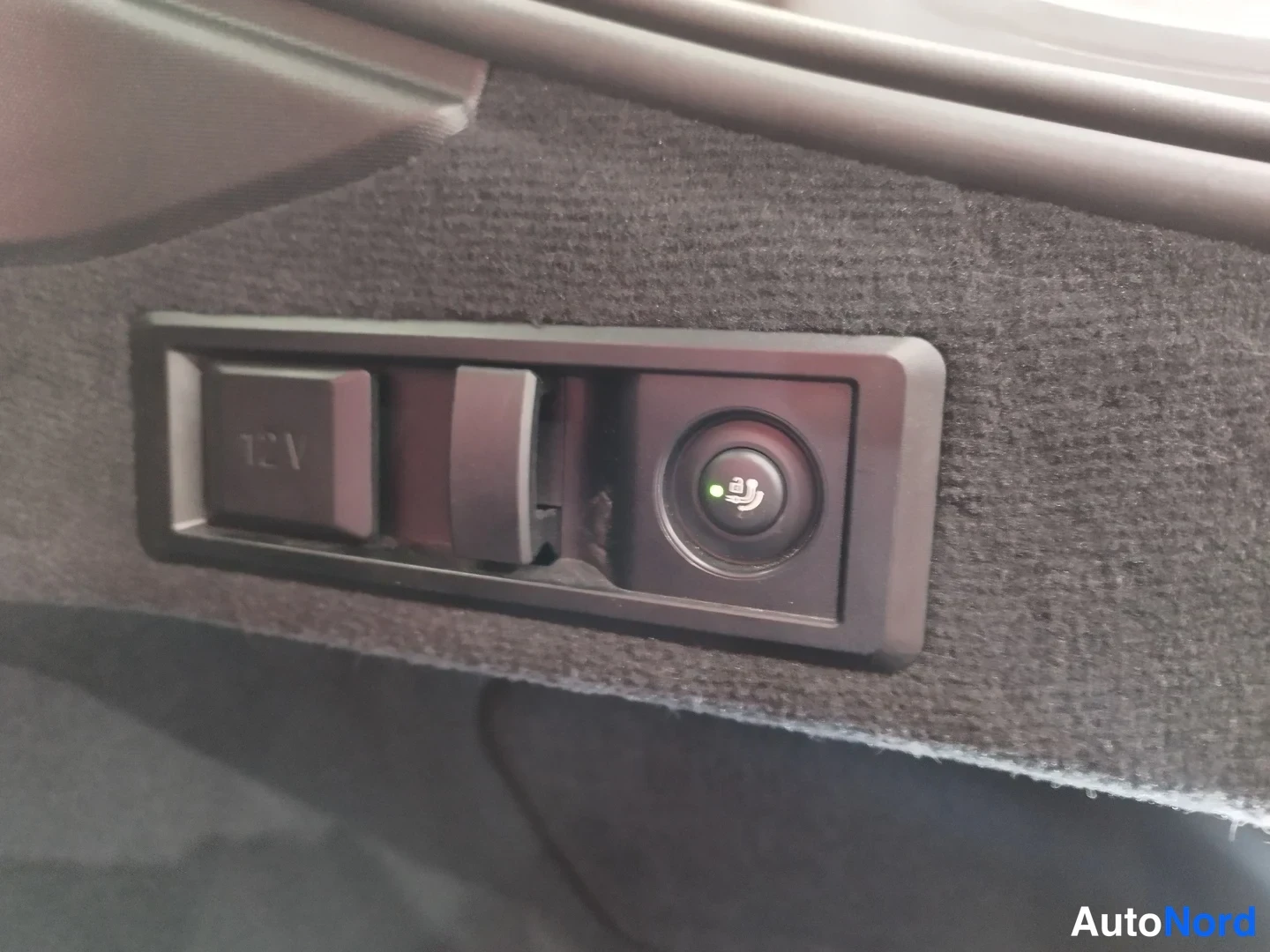 Valkoinen BMW i4 eDrive40 2024, yksityiskohta, kuva 22